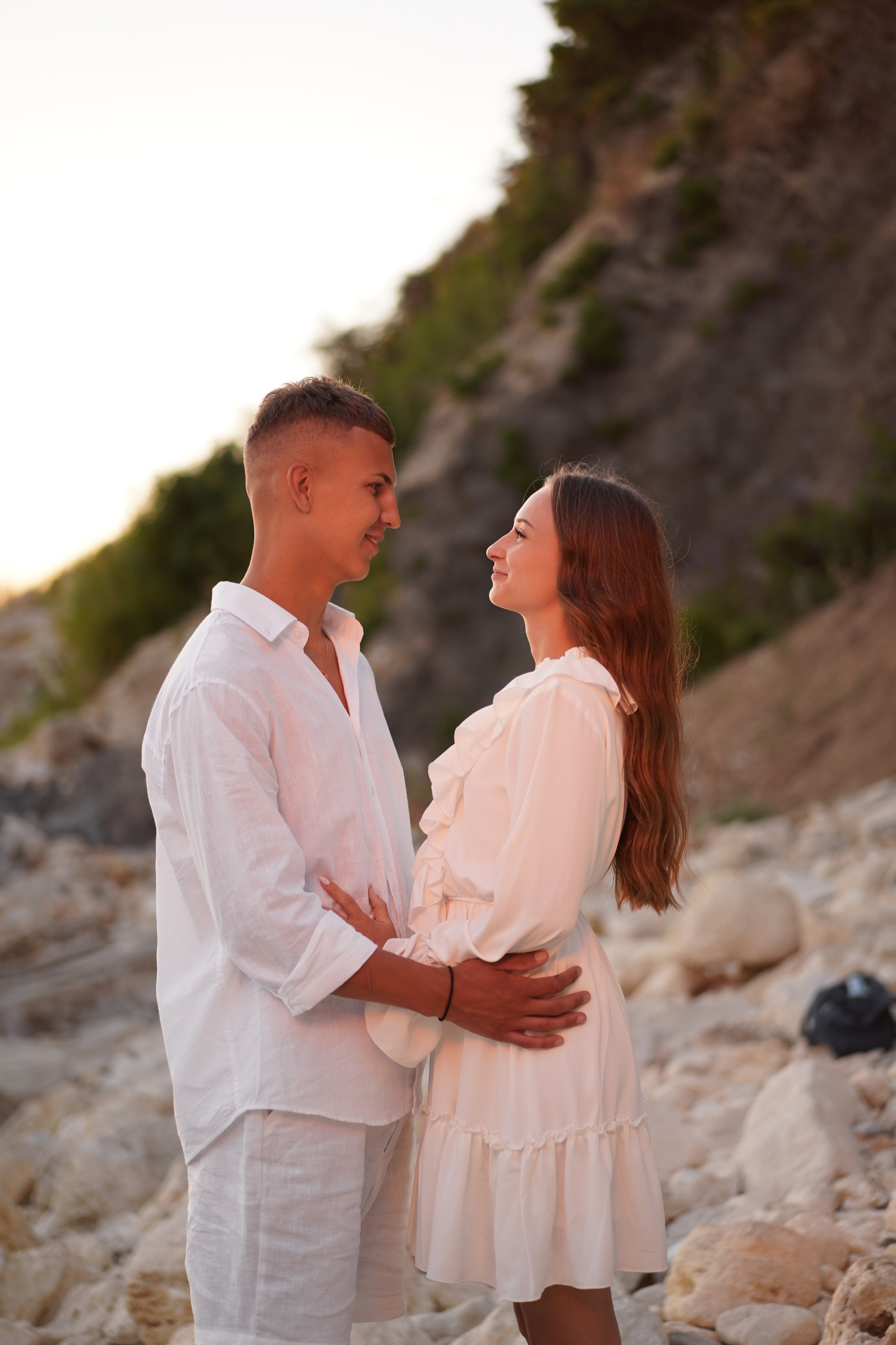 Матвей и Софья на фотосессии дикого пляжа Грот Дианы в Крыму. Свадебный фотограф в Ростове-на-Дону. Таинство Крещения и Венчания, семейные фотосессии. Алёна Чёботова