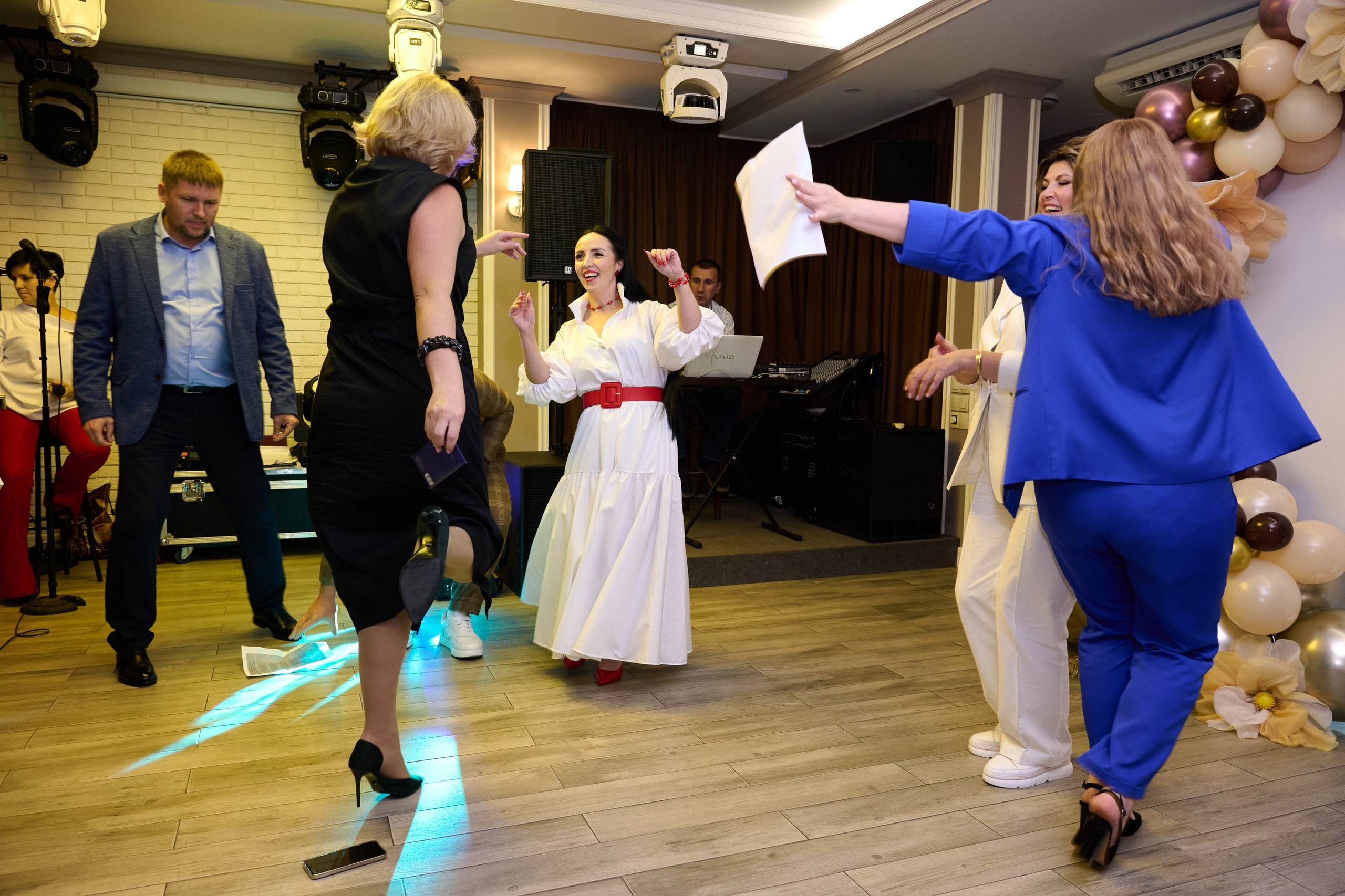 Фотосъемка юбилея Валентины. Профессиональный фотограф Старый Оскол, Губкин — свадьба, венчание, крещение, юбилей и день рождения