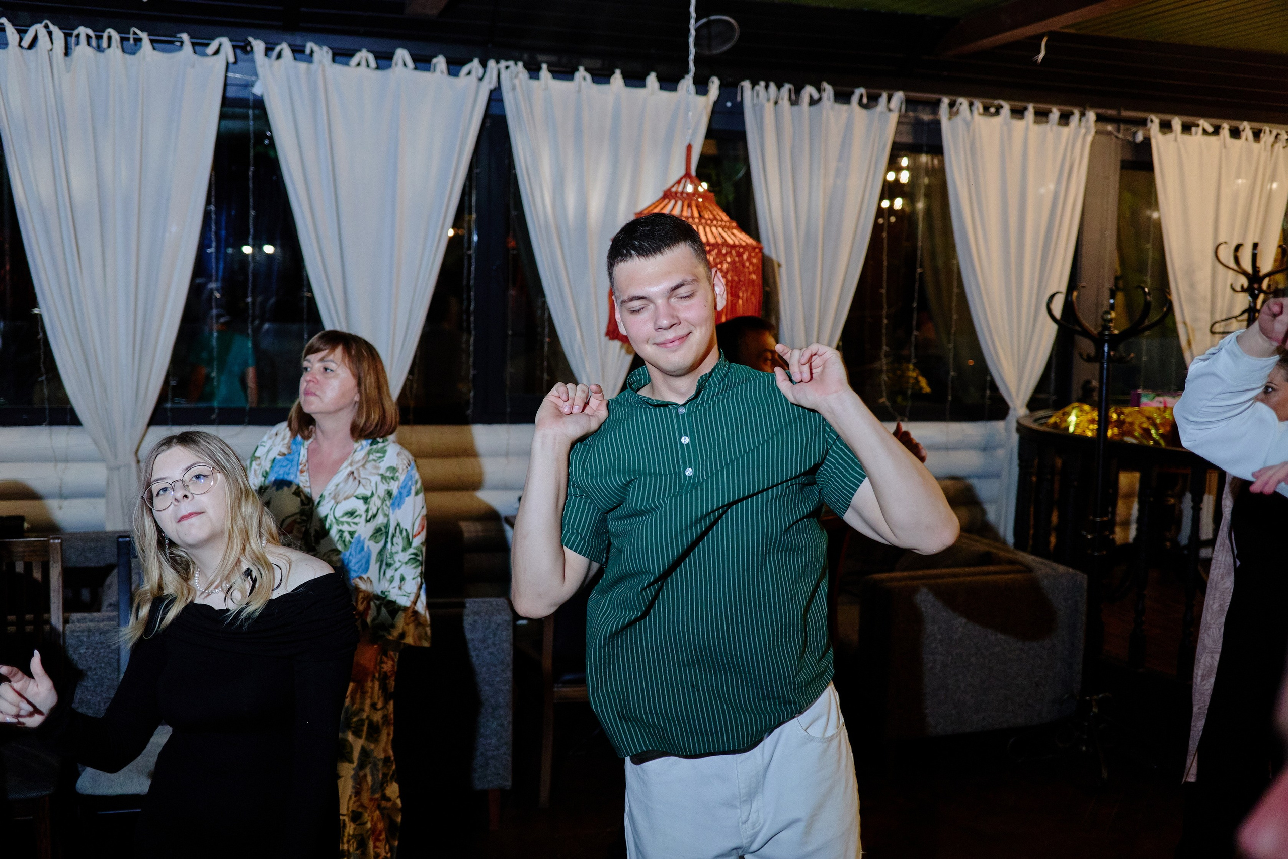 Выпускной 35 Сош. Фотограф Выпускные альбомы Таганрог Сергей Коробченко