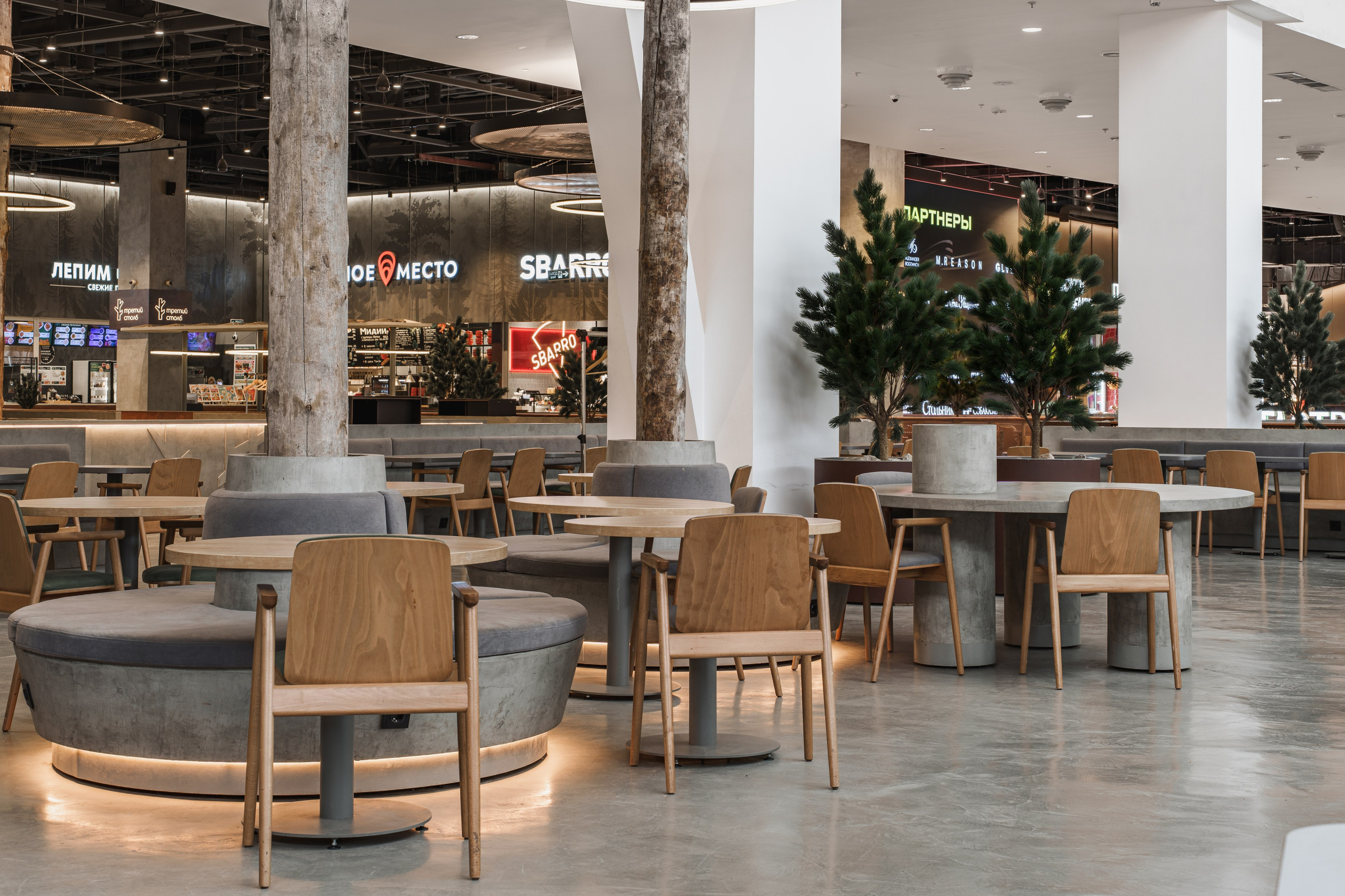 Фотосъемка Фудкорта ТРЦ «Планета». Интерьерный фотограф и ретушер в Красноярске Денис Антропов