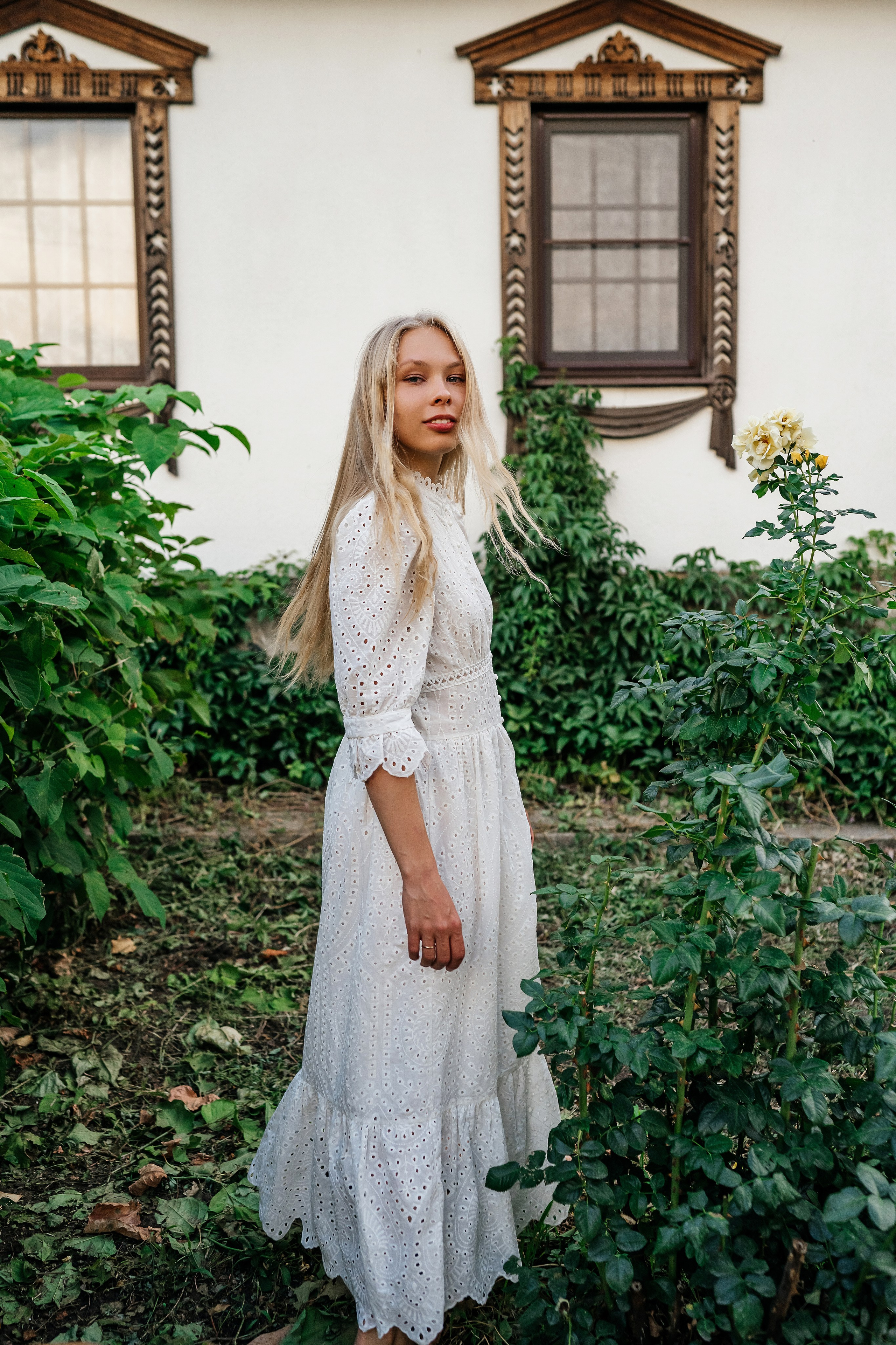 Девушка русская летом в деревне на природе. Фотограф в Каменске-Шахтинском Ольга Сагал