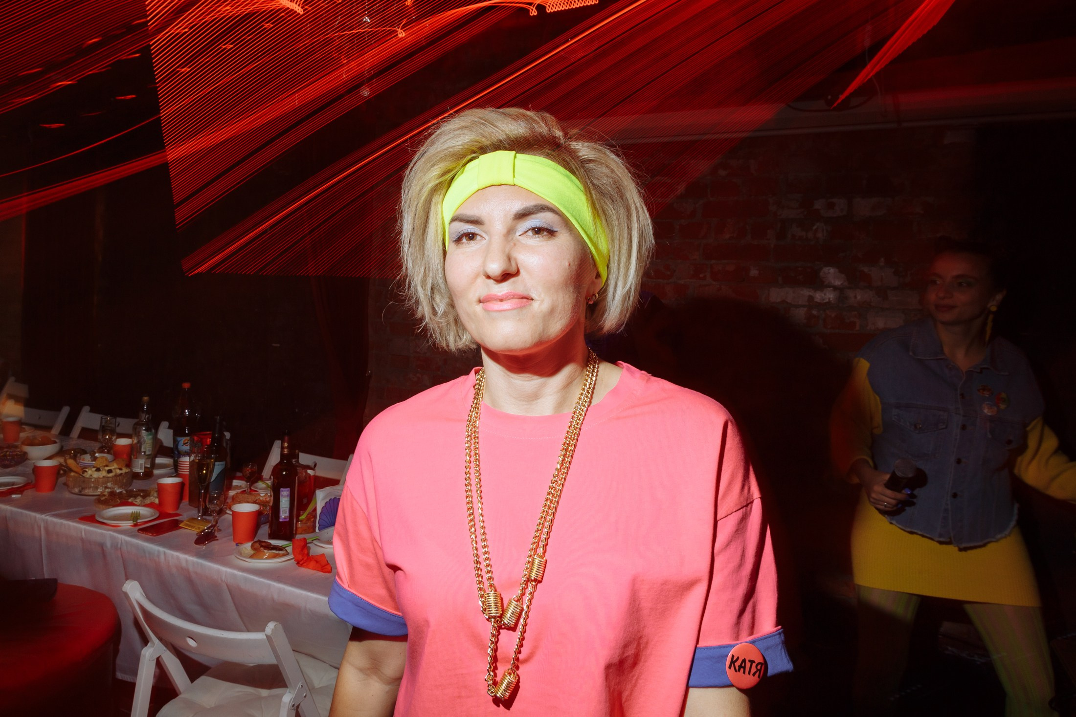 День рождения Кати в стиле 90-00х. Событийный фотограф Максим Бескоровайновнов