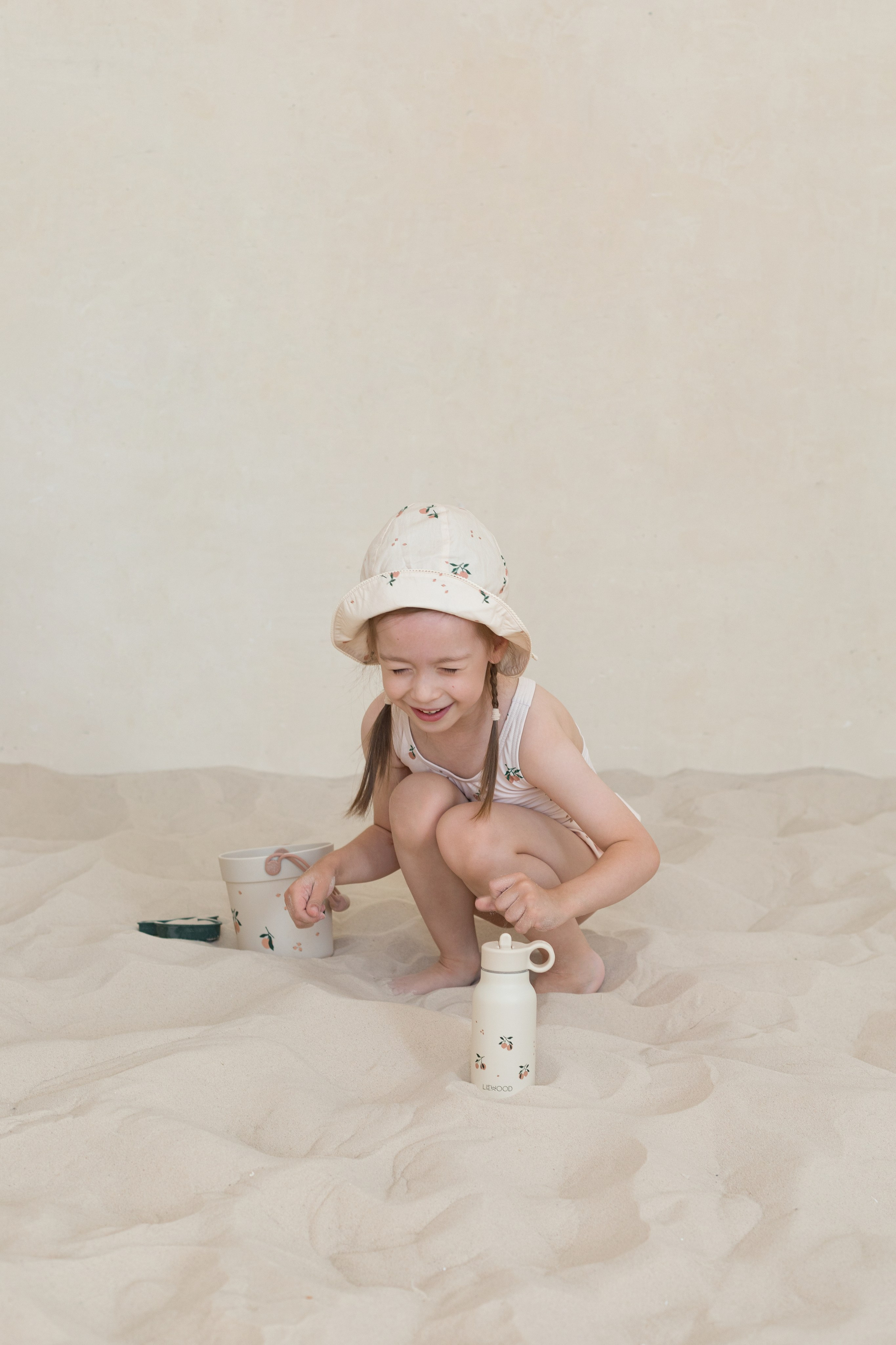 Фотосессия в песке для детского бренда. Детский и контент фотограф Надя Волкова Санкт-Петербург