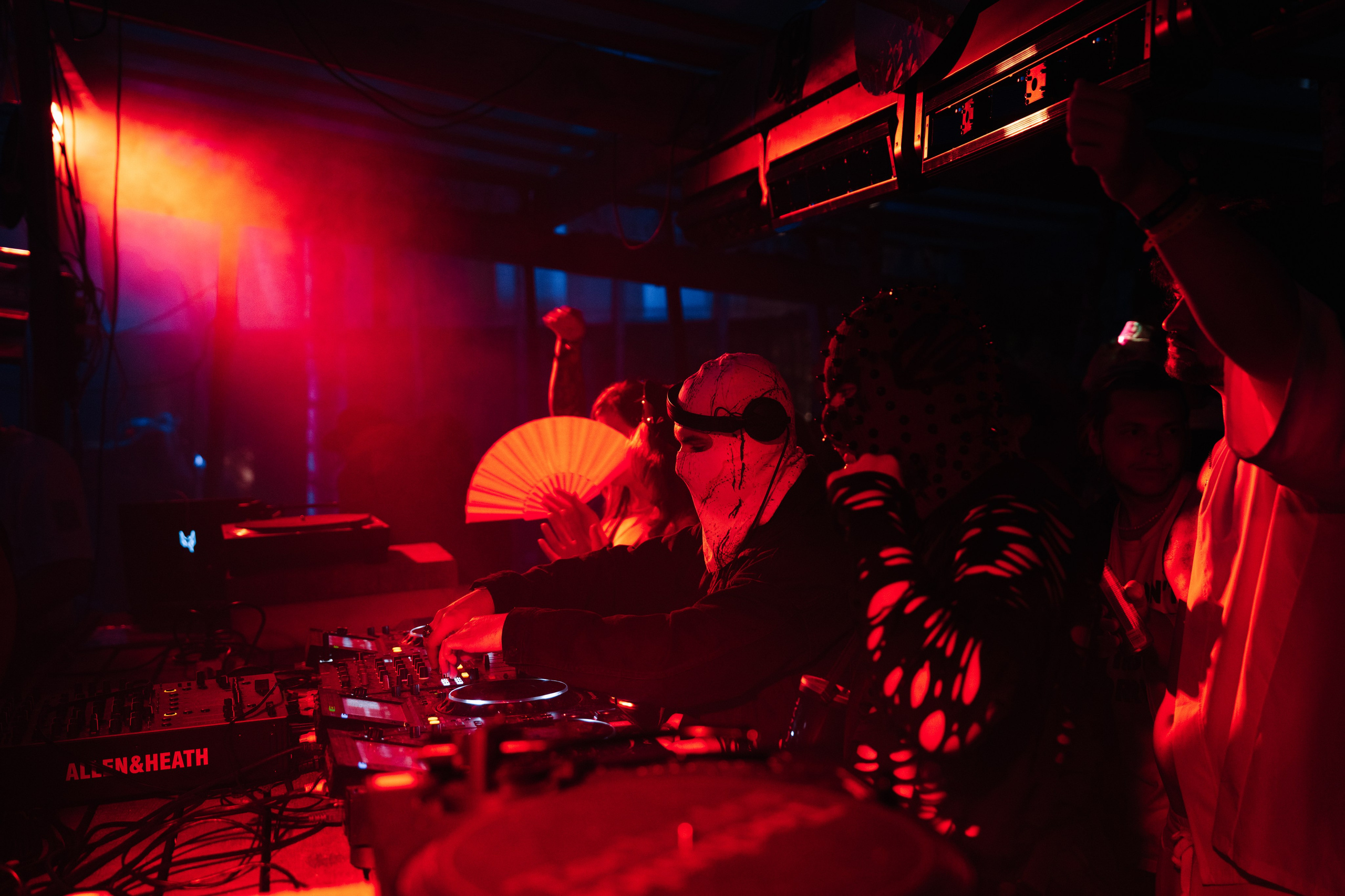 Signal 2024. @tomrus: Рустам Шагиморданов — фотограф