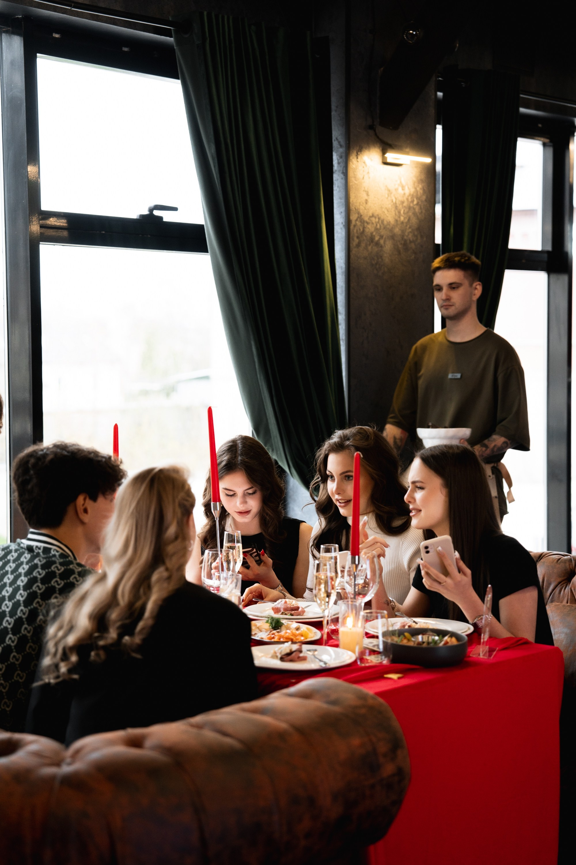 18 ЛЕТ. Женский портрет