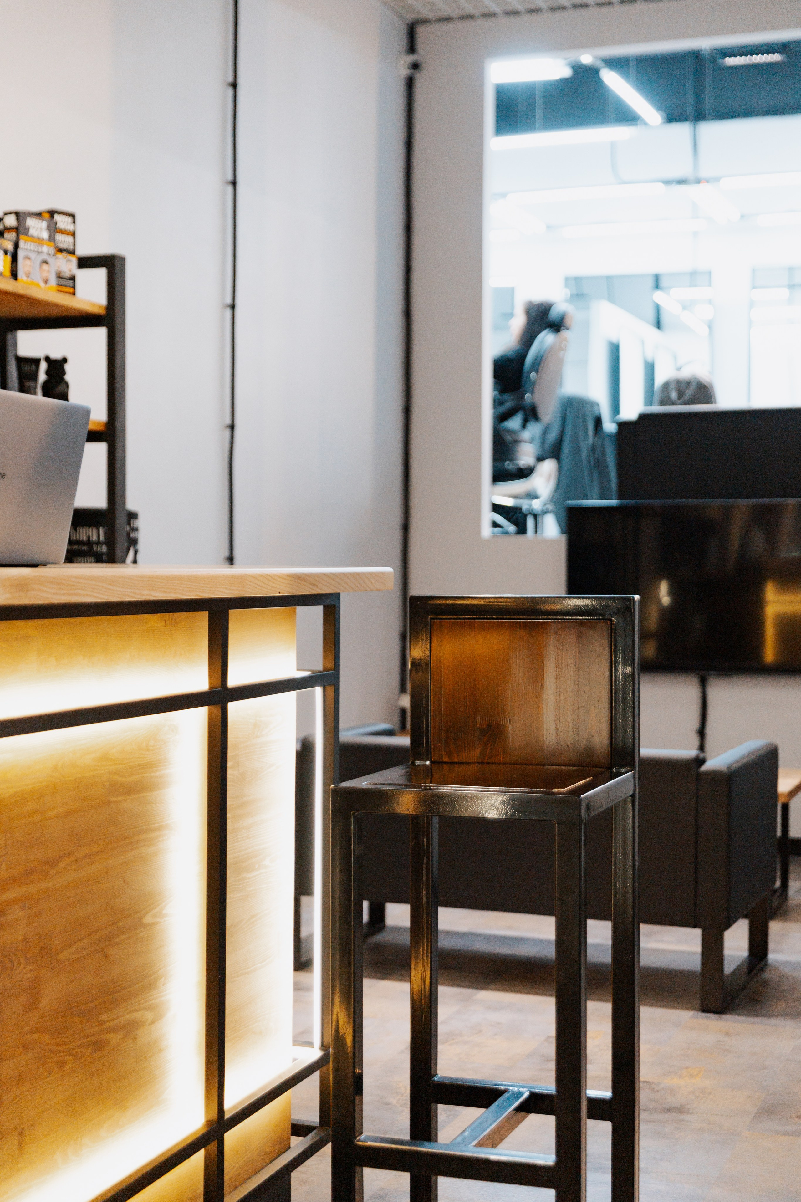 DERBY BARBERSHOP. LIYALEE PHOTO