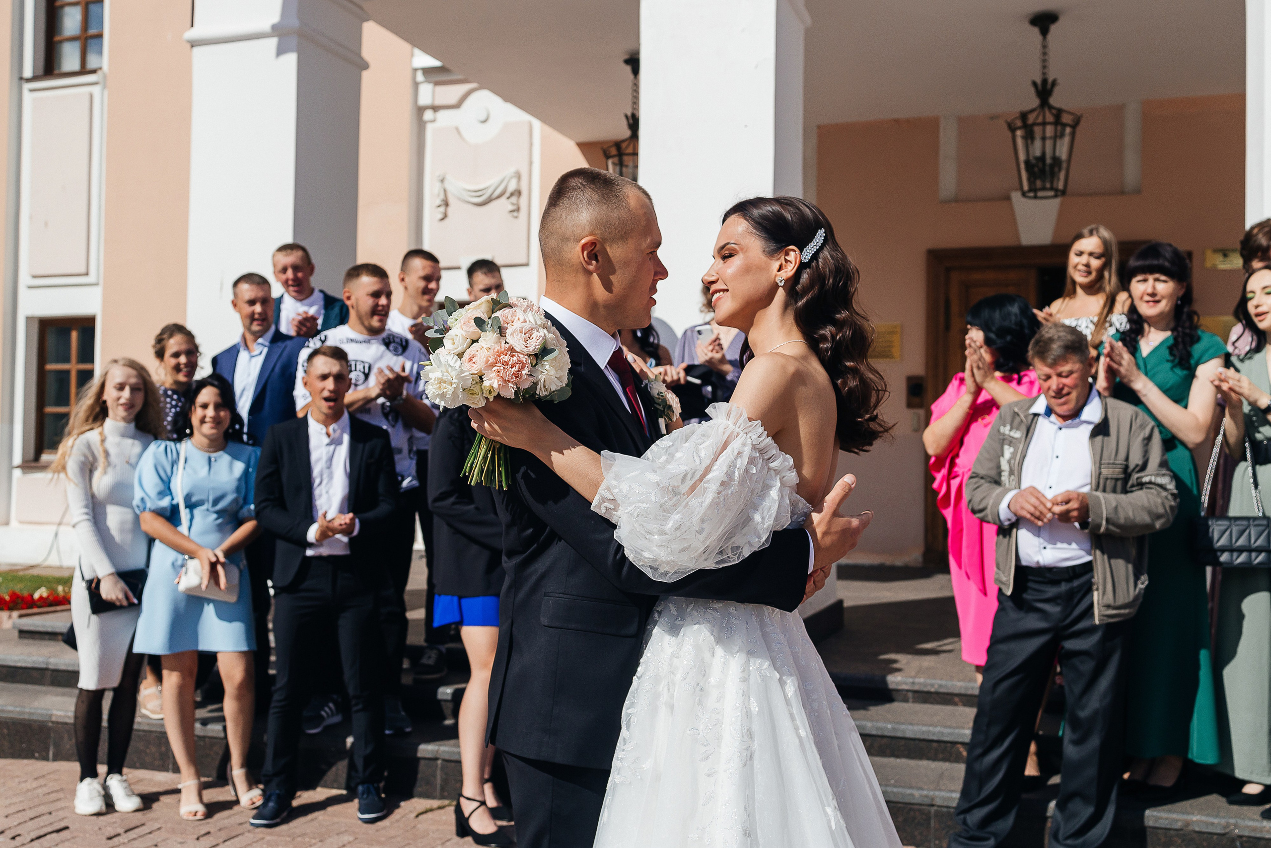 Волшебное утро невесты в номере отеля. Олег Сверчков | Свадебный фотограф Вологда