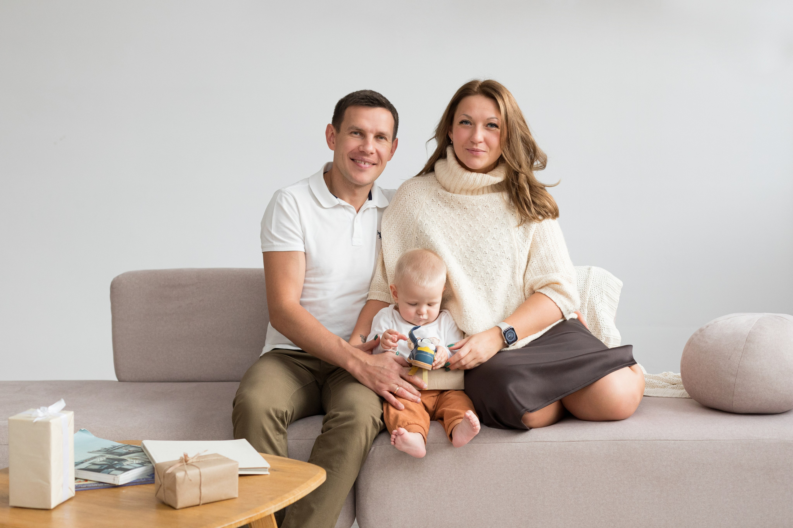 Студийная новогодняя фотосессия семьи. Детский и контент фотограф Надя Волкова Санкт-Петербург