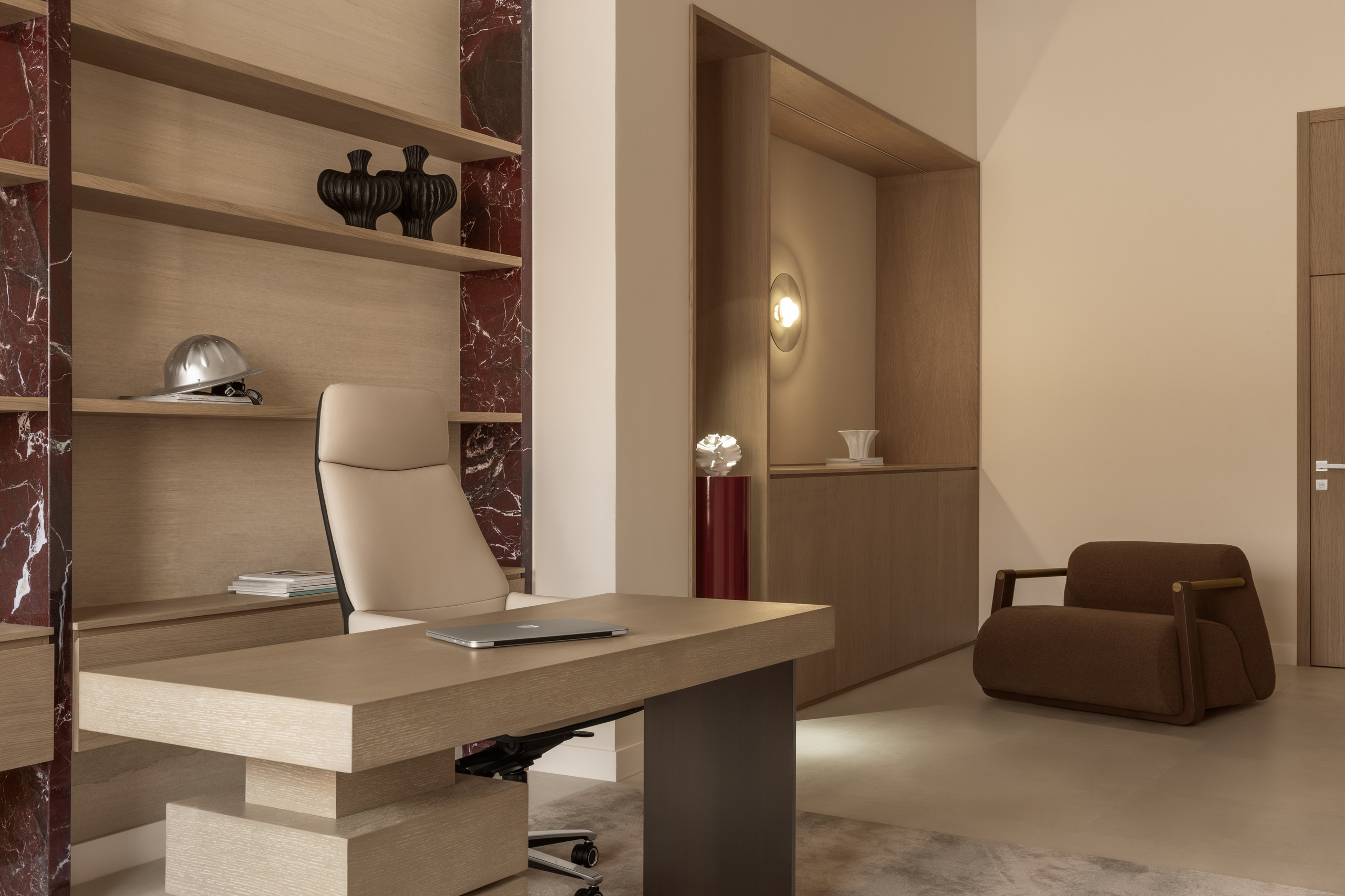 Дарина Иржанова — офис Траст Петролиум. Roman Yakunin — interior photographer in Almaty, Kazakhstan