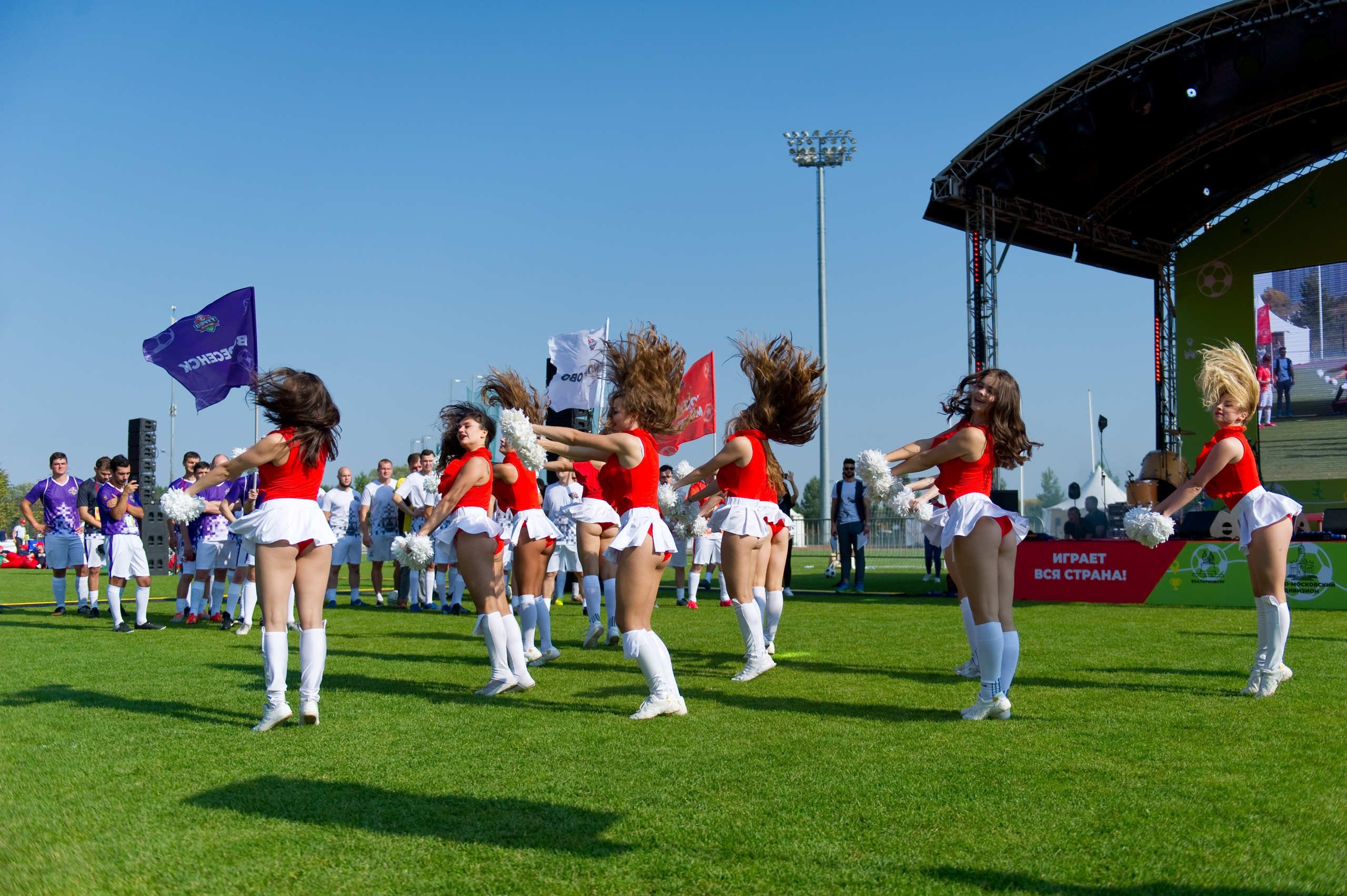 Турбофутбол (корпоративное соревнование «Пятерочки»). Репортажный фотограф и видеограф Слава Думчев. Тимбилдинги, отчетники, корпоративы