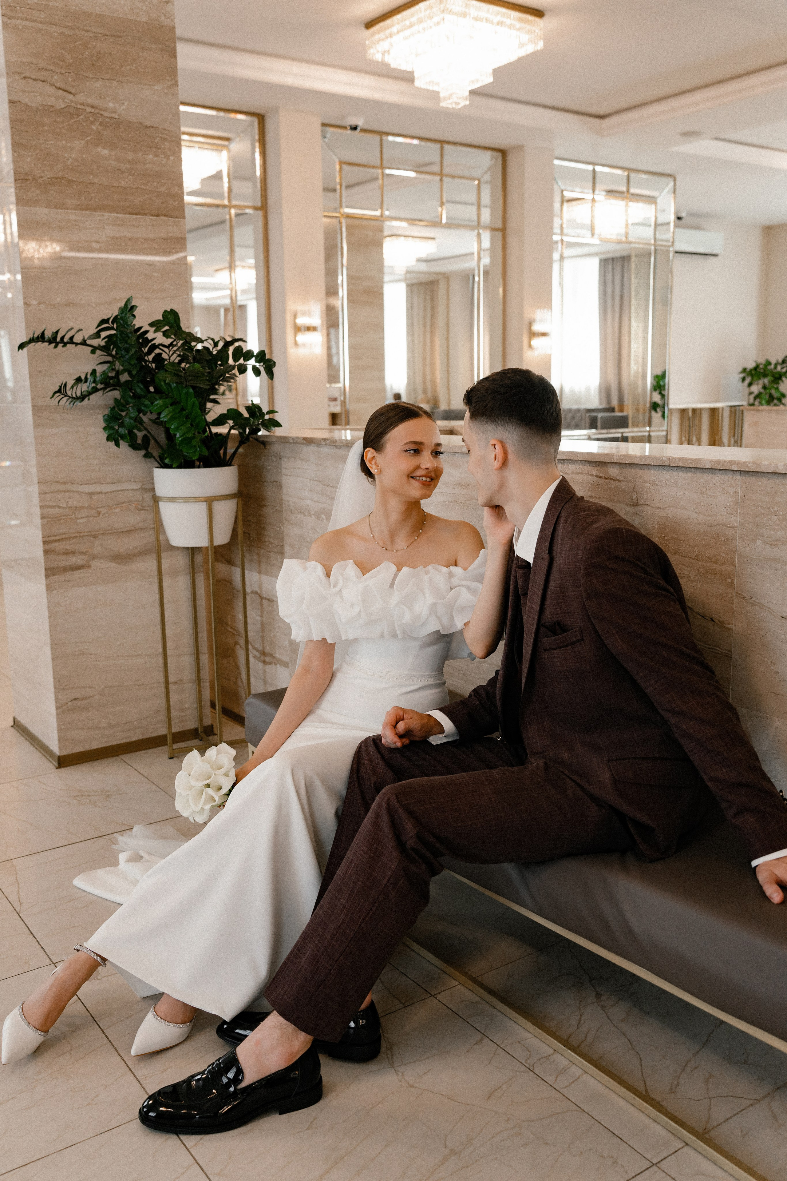 Свадебная фотосессия в Бутырском ЗАГС (Дворец Бракосочетания № 4) и прогулка в отеле Solux (Солюкс)