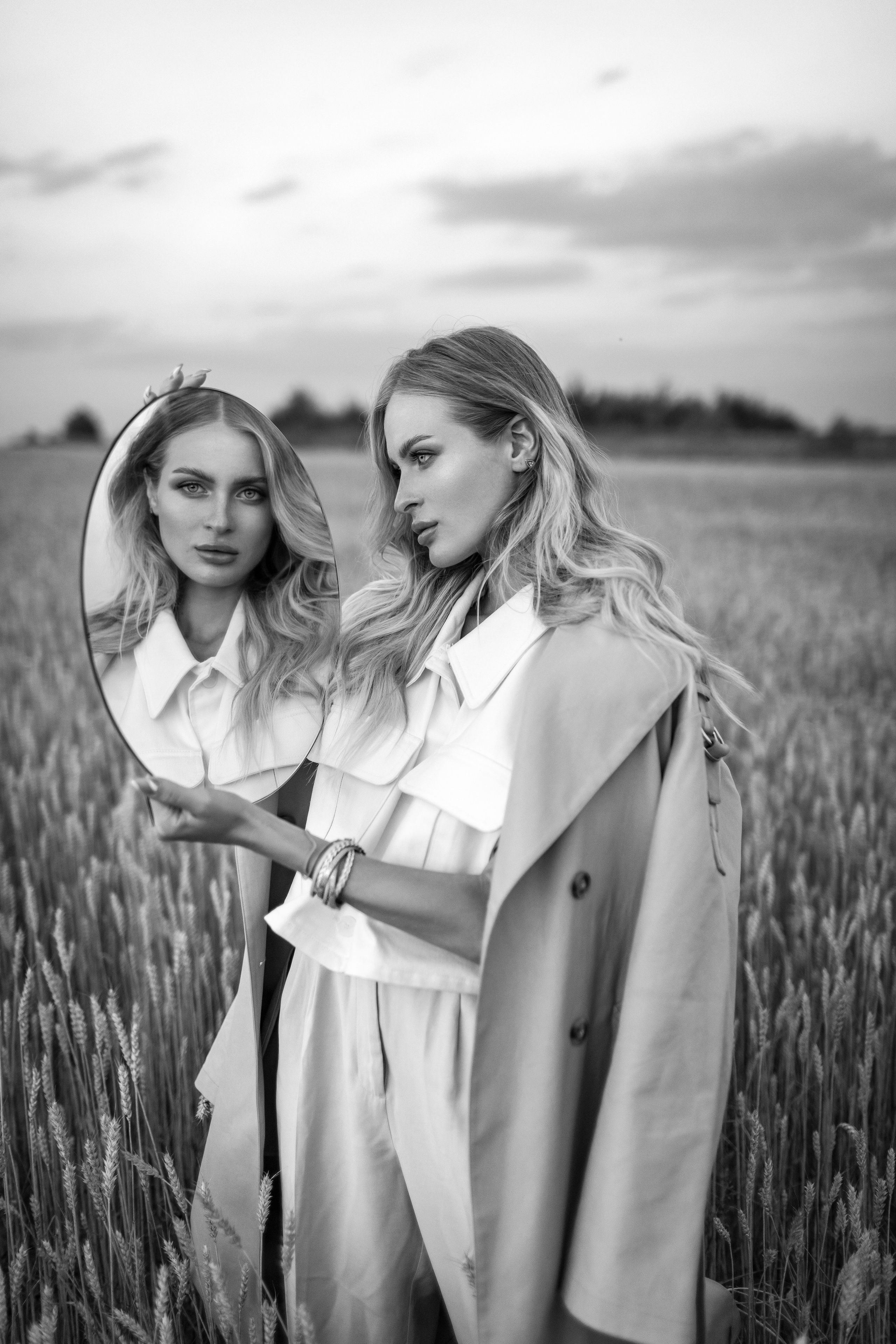 Модельная съемка в поле. Главная