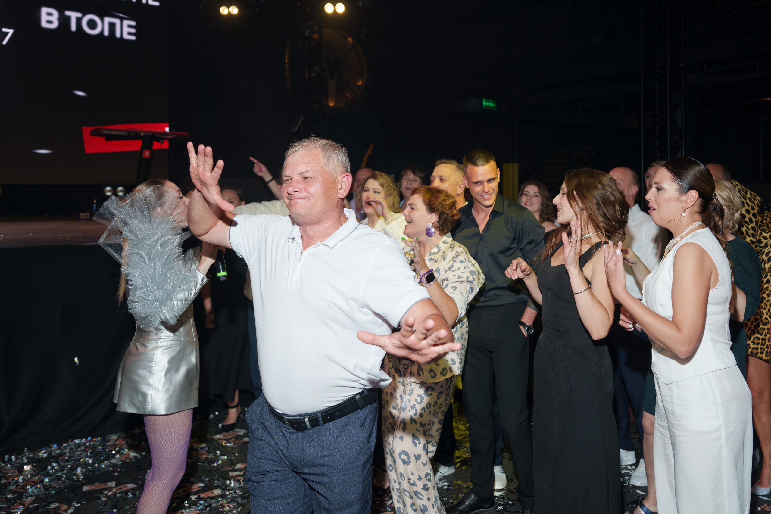 Выпускной Гимназия 7. Свадебный и репортажный фотограф Элина Козырьянова