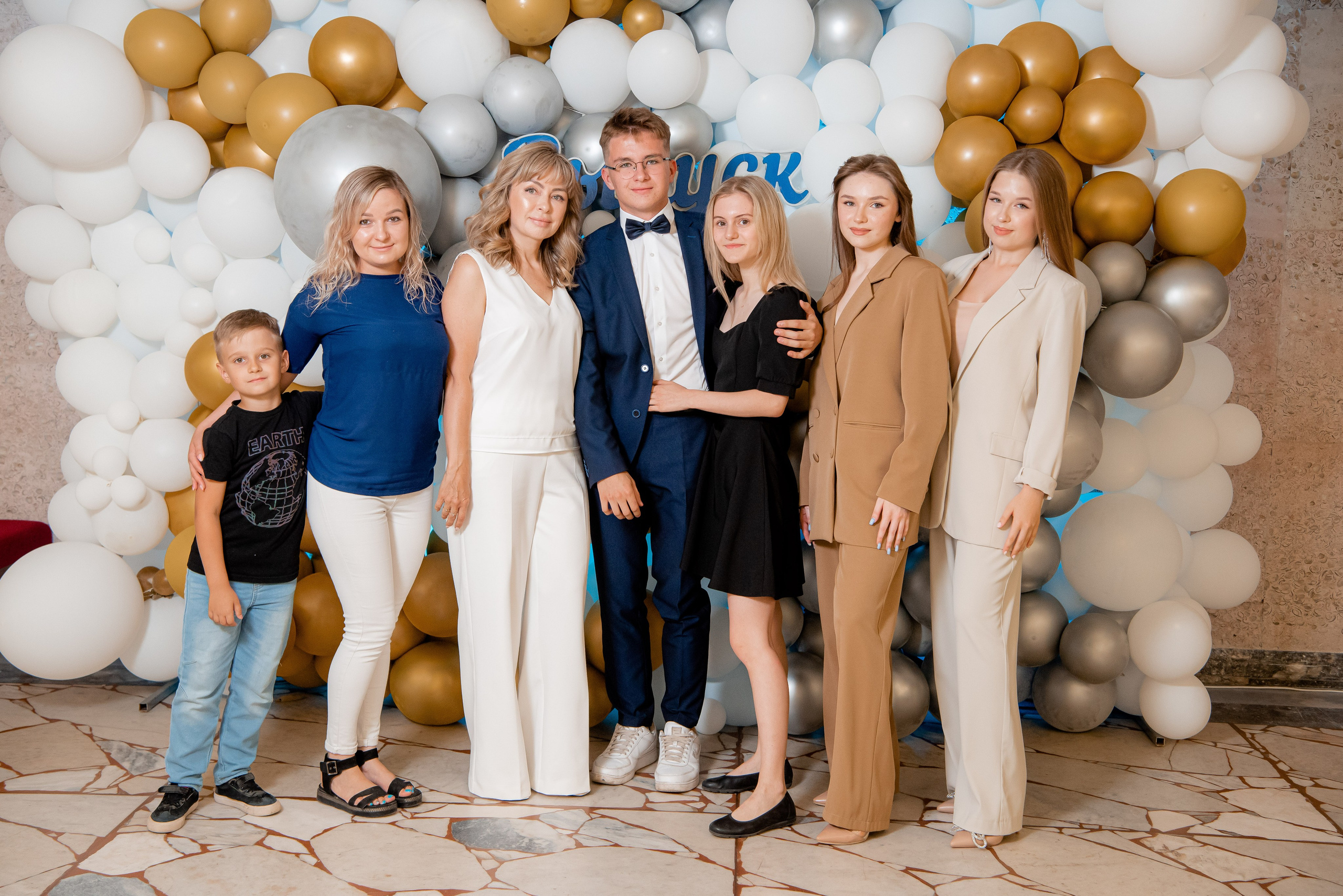 30 Школа. Вручение и Банкет. ДК Юбилейный и Банхоф. Фотограф в Волгограде и Волжском Александр Горбань