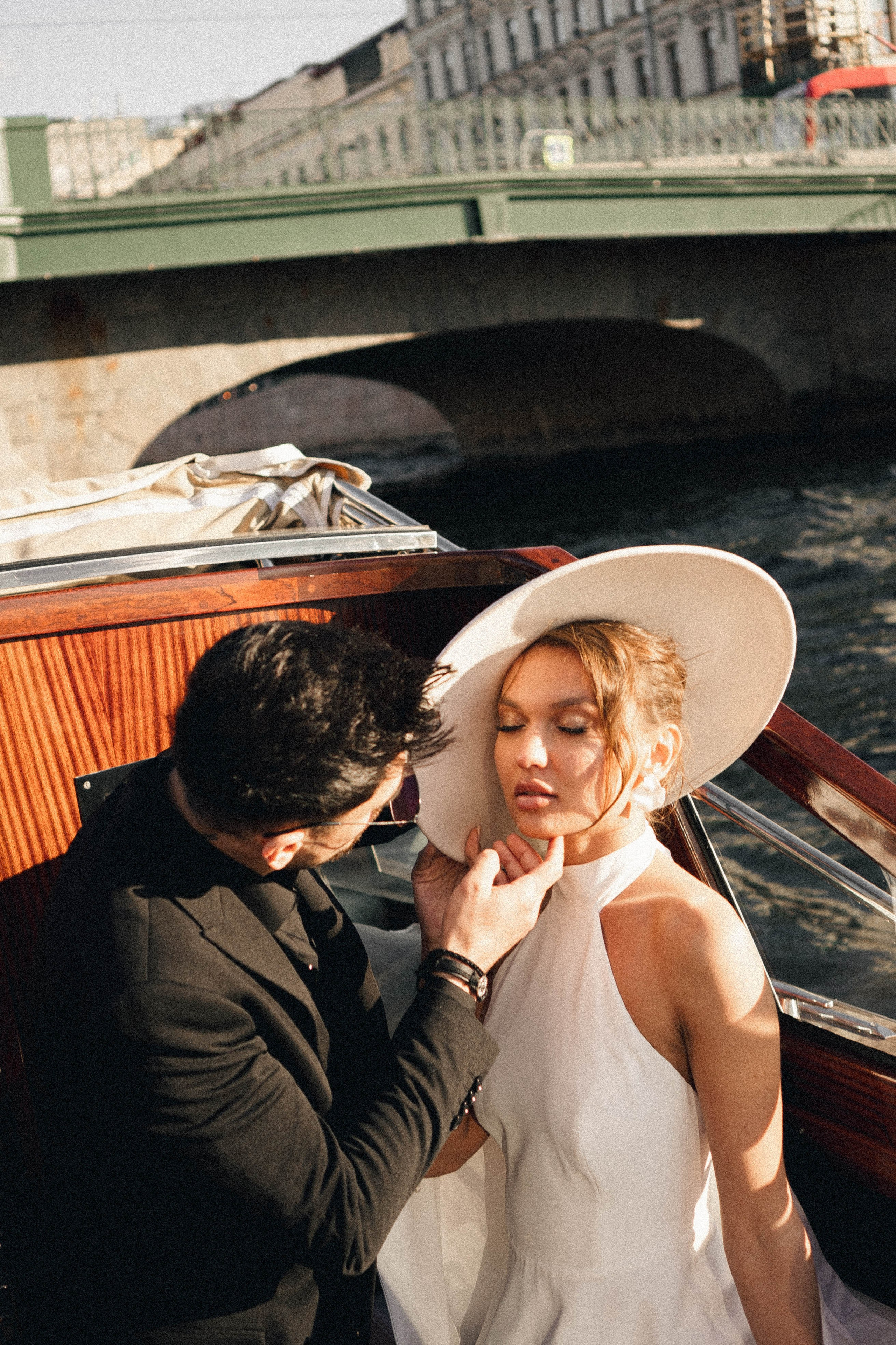 СВАДЕНБНАЯ СЬЕМКА НА КАТЕРЕ ПО КАНАЛАМ САНКТ-ПЕТЕРБУРГА И В АКВАТОРИИ НЕВЫ. Профессиональный фотограф, Санкт-Петербург — Виктория Богомолова