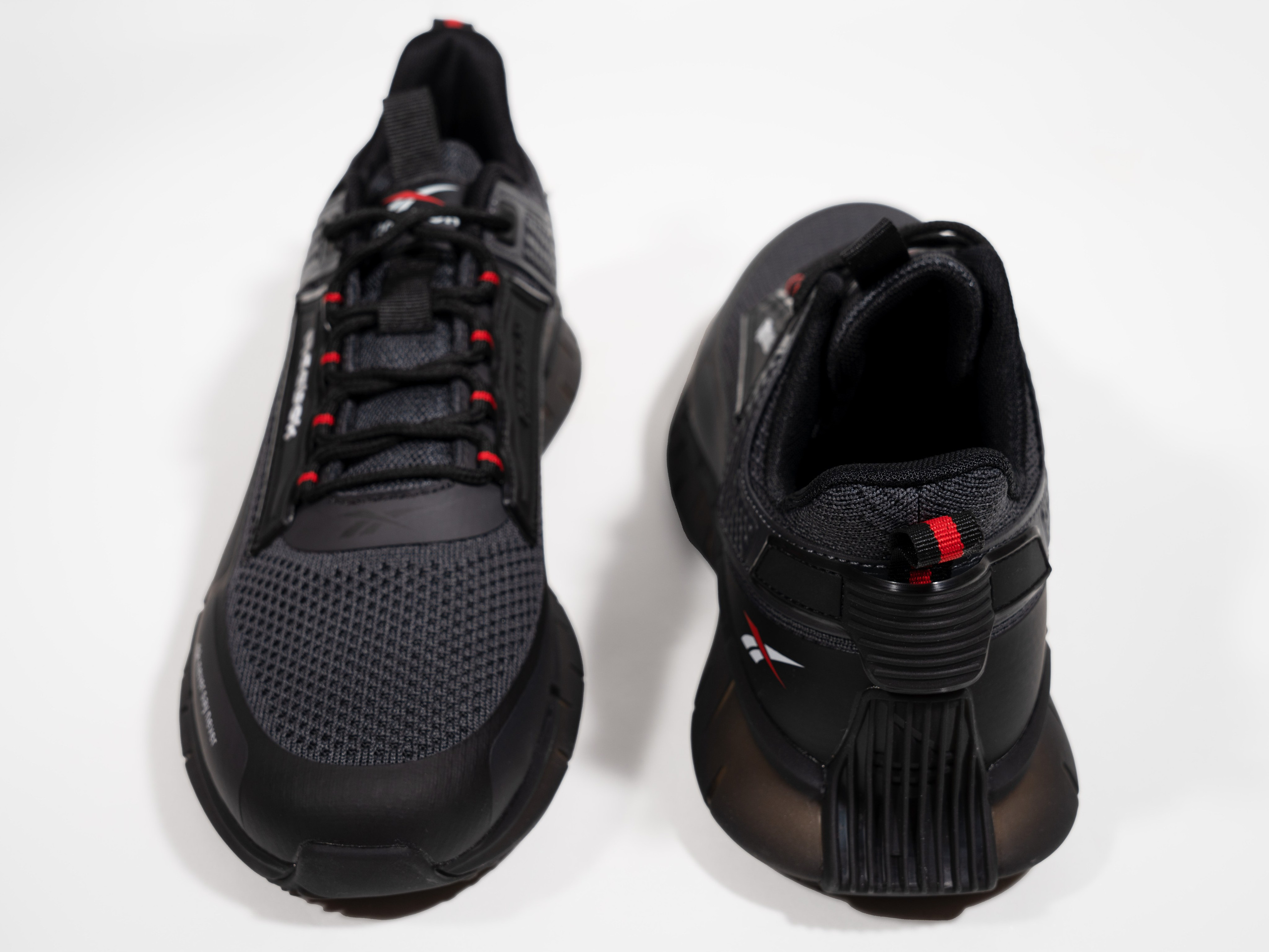 Съемка кроссовок для авито. Олейник Денис — предметный фотограф, фотограф для маркетплейсов в Казани