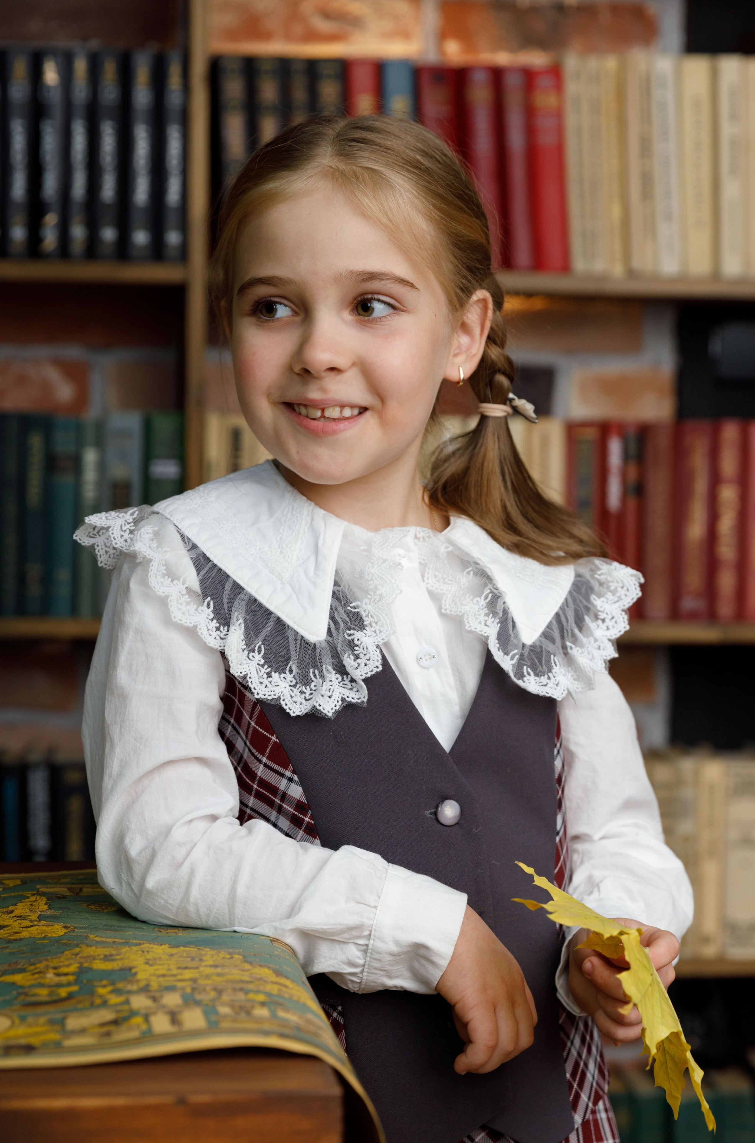 Элеонора первоклашка. Фотограф Анна Телекаева, выпускные альбомы, семейные и репортажные съемки в Омске