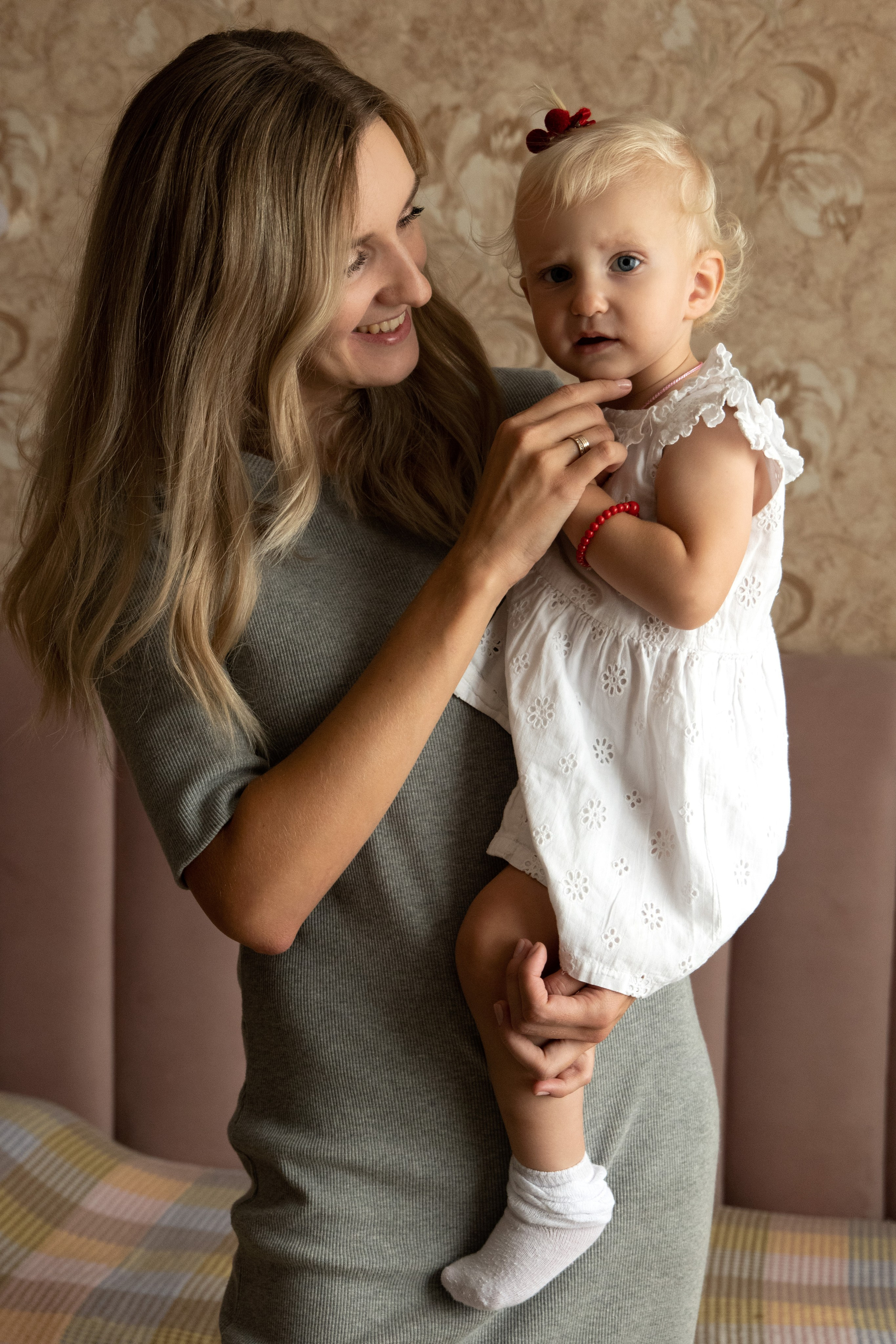 Семейная фотосессия дома. Фотограф видеограф Ольга Василевская