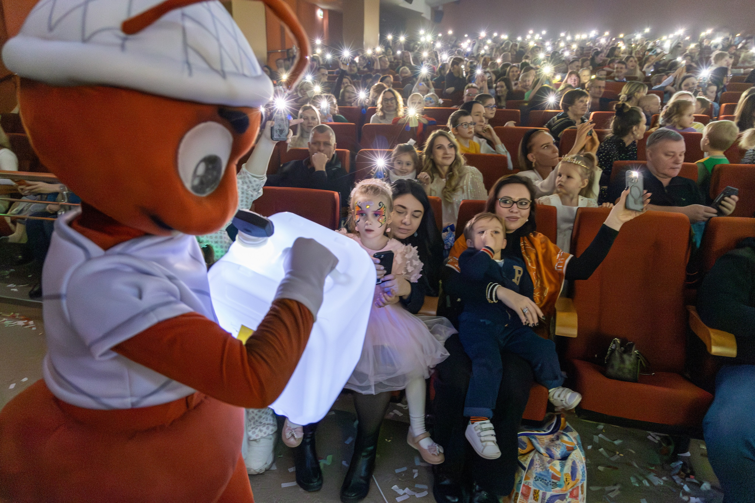 Ёлка телеканала МУЛЬТ в ККТ Космос. Семейный и репортажный фотограф Наташа Давыдова