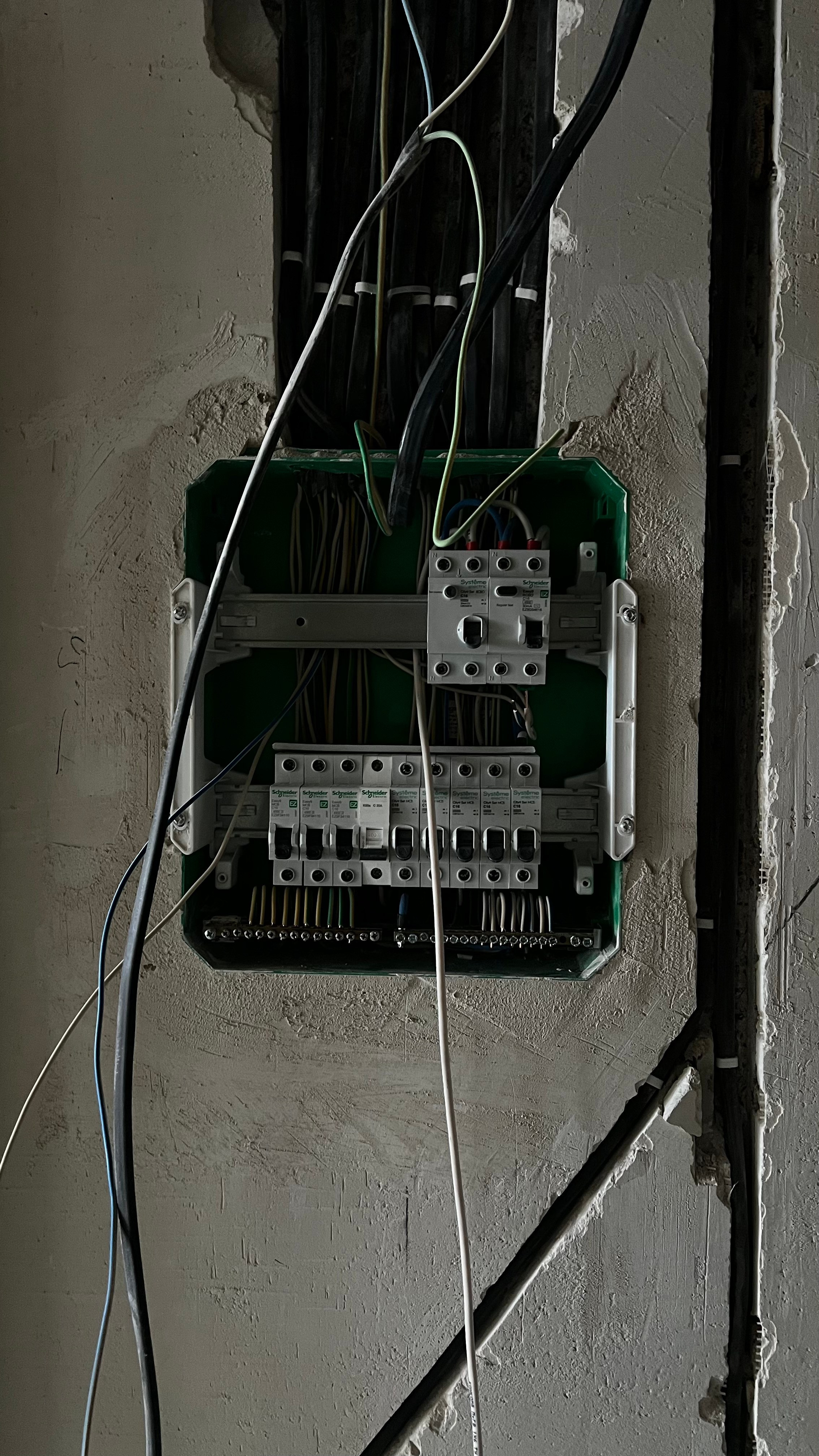 Выполнение электромонтажных работ в квартире площадью 80 кв. м. IlluminaSPB — Ваш надежный партнёр в мире электричества