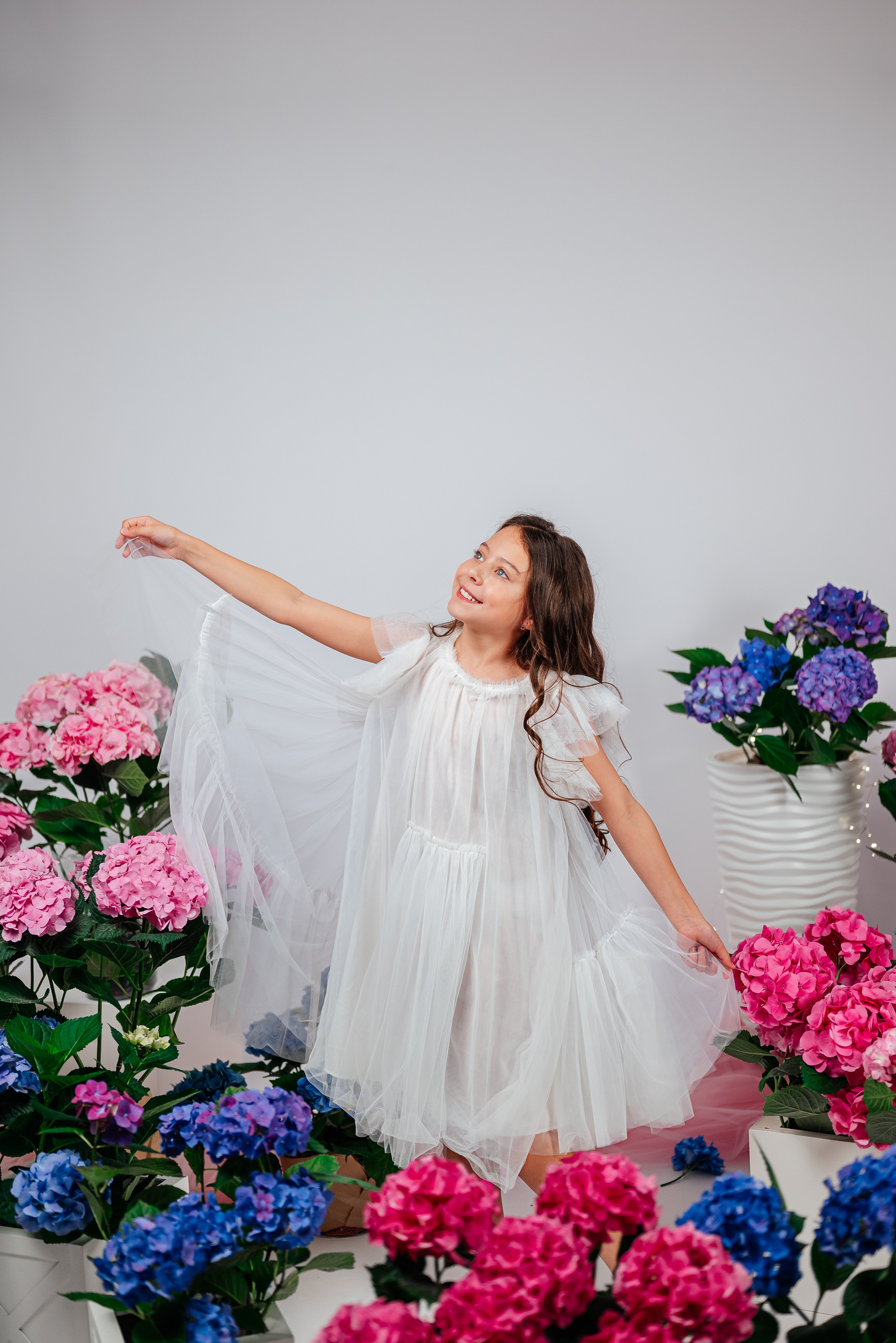 Вероника и гортензии. Семейный фотограф в Краснодаре