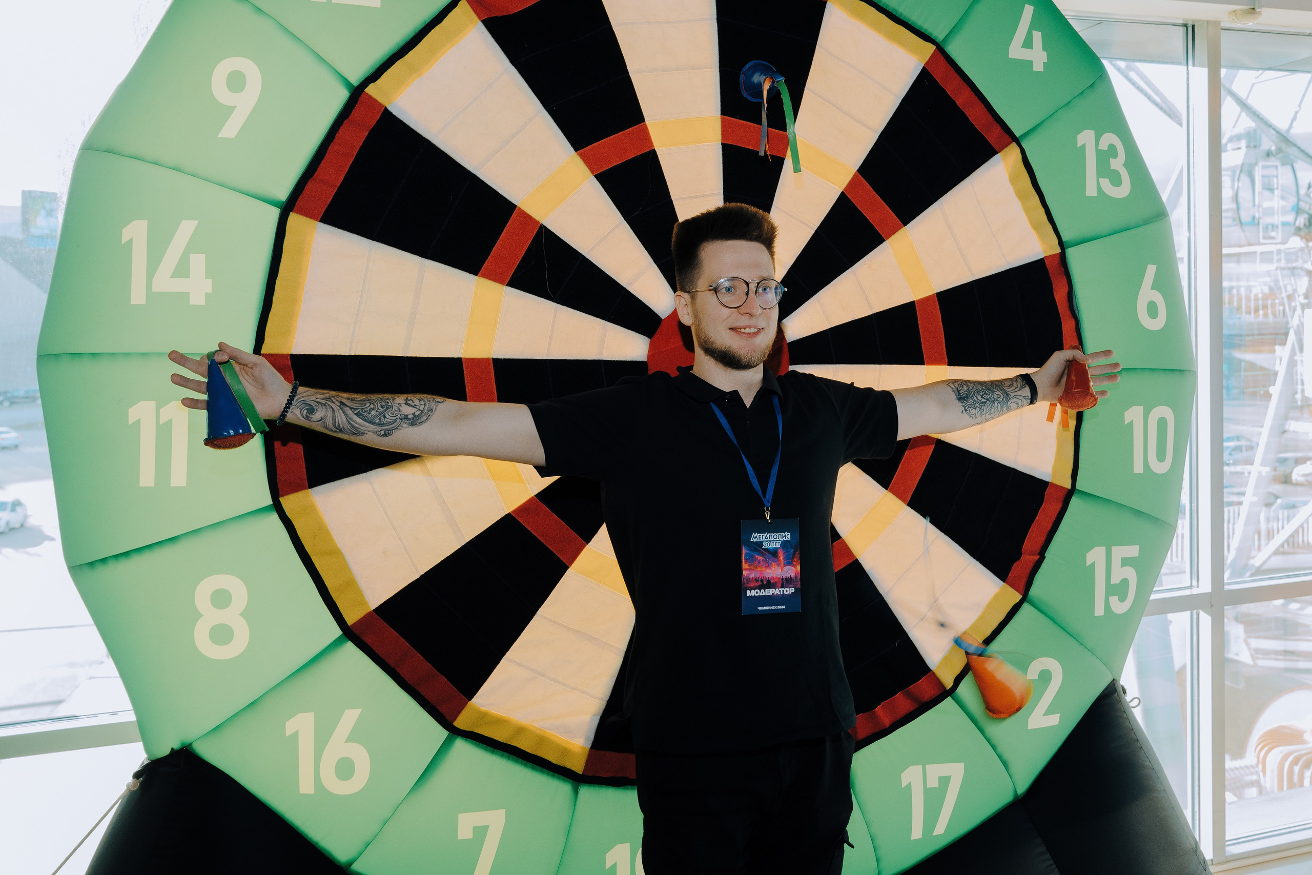 20 ЛЕТ МЕГАПОЛИС ЧЕЛЯБИНСК ХЕДЛАЙНЕР ЕЛКА. Репортажный фотограф Зуев Роман г. Челябинск