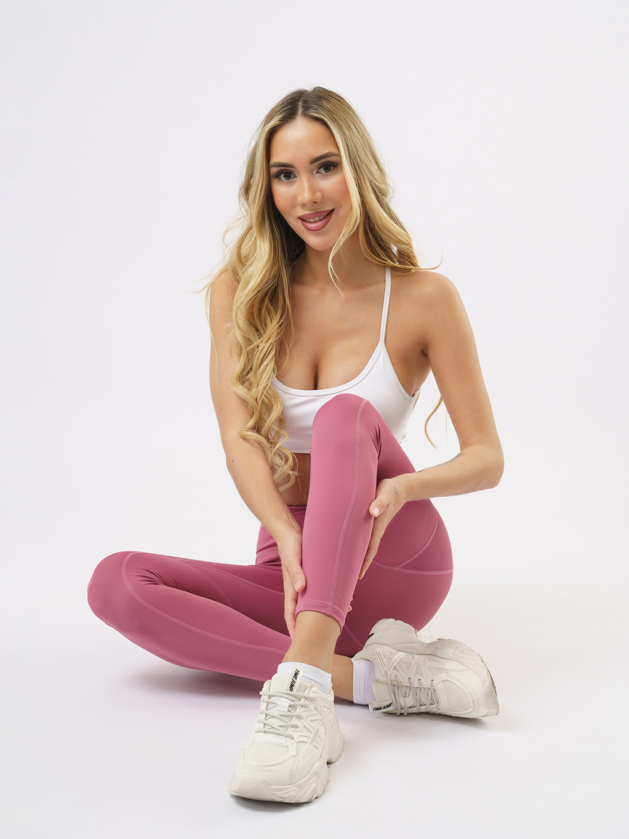 Леггинсы, модель Алиса. KED Production — продакшн из СПб. Создаём фото, видео и контент, который помогает брендам и селлерам продавать больше