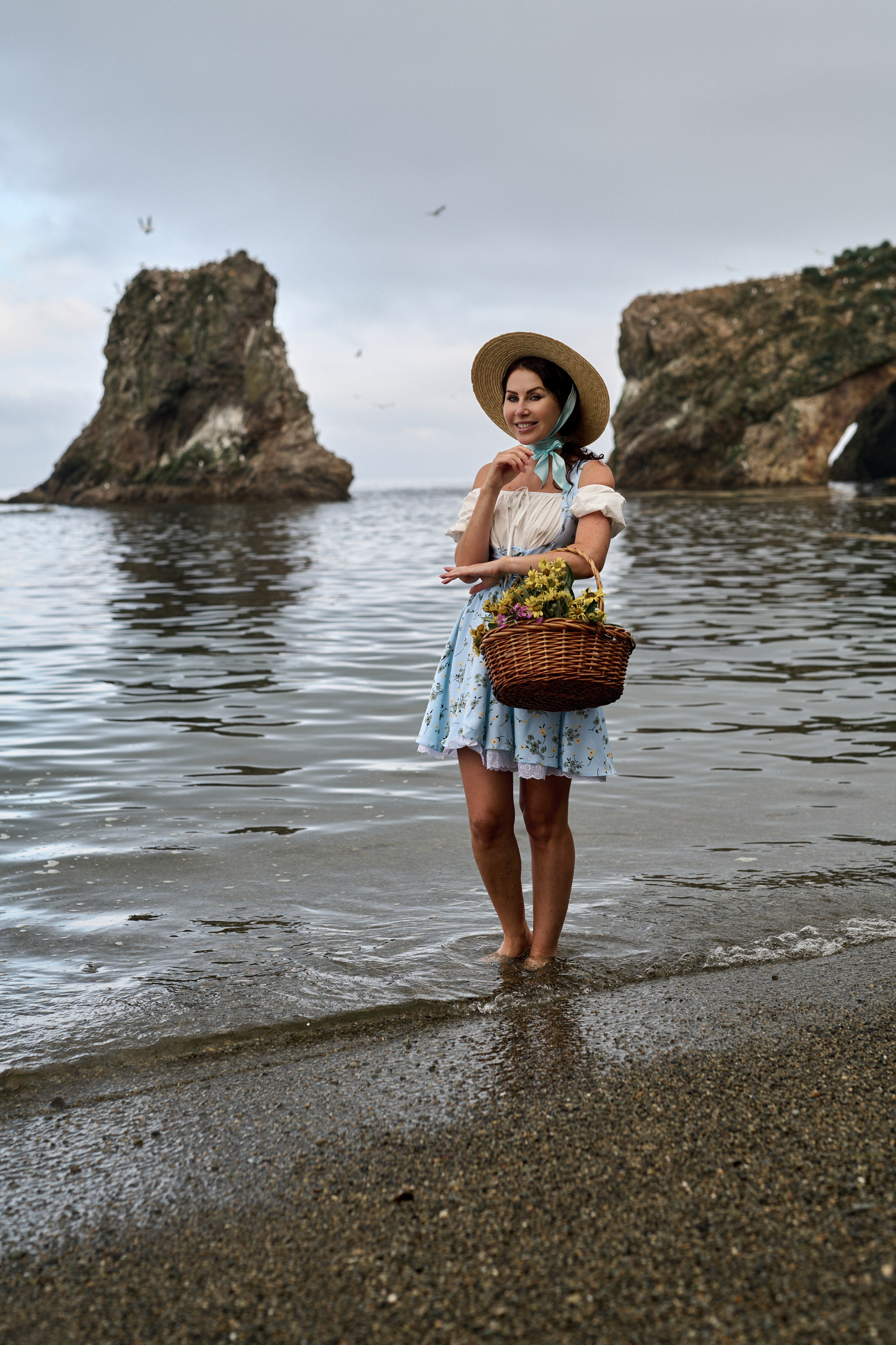 Собирание цветов на мысе Птичий (о.Сахалин). Фотограф Андрей Серенков