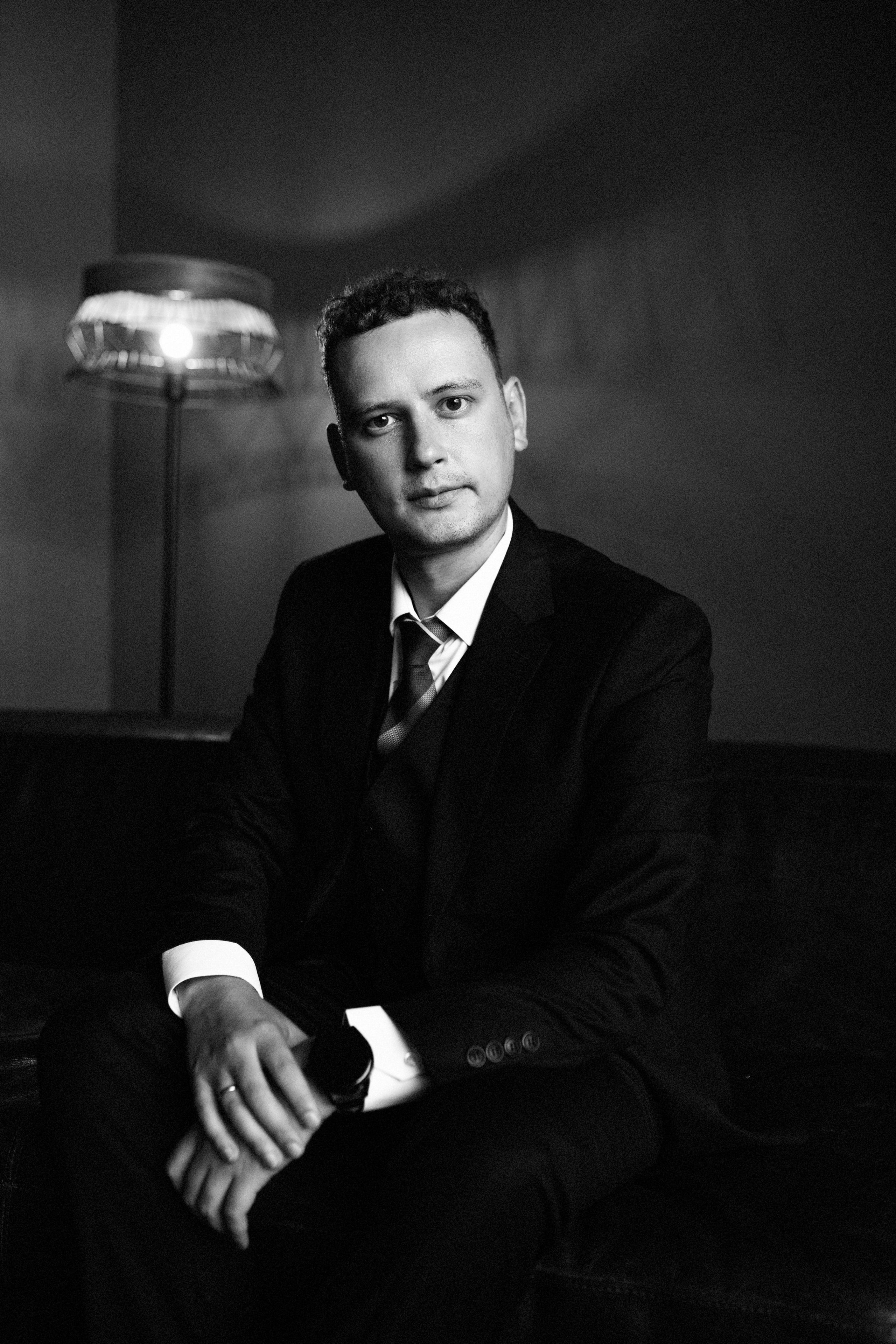 Дмитрий. Деловая мужская фотосессия в фотостудии. Фотограф в Самаре Иван Булатов