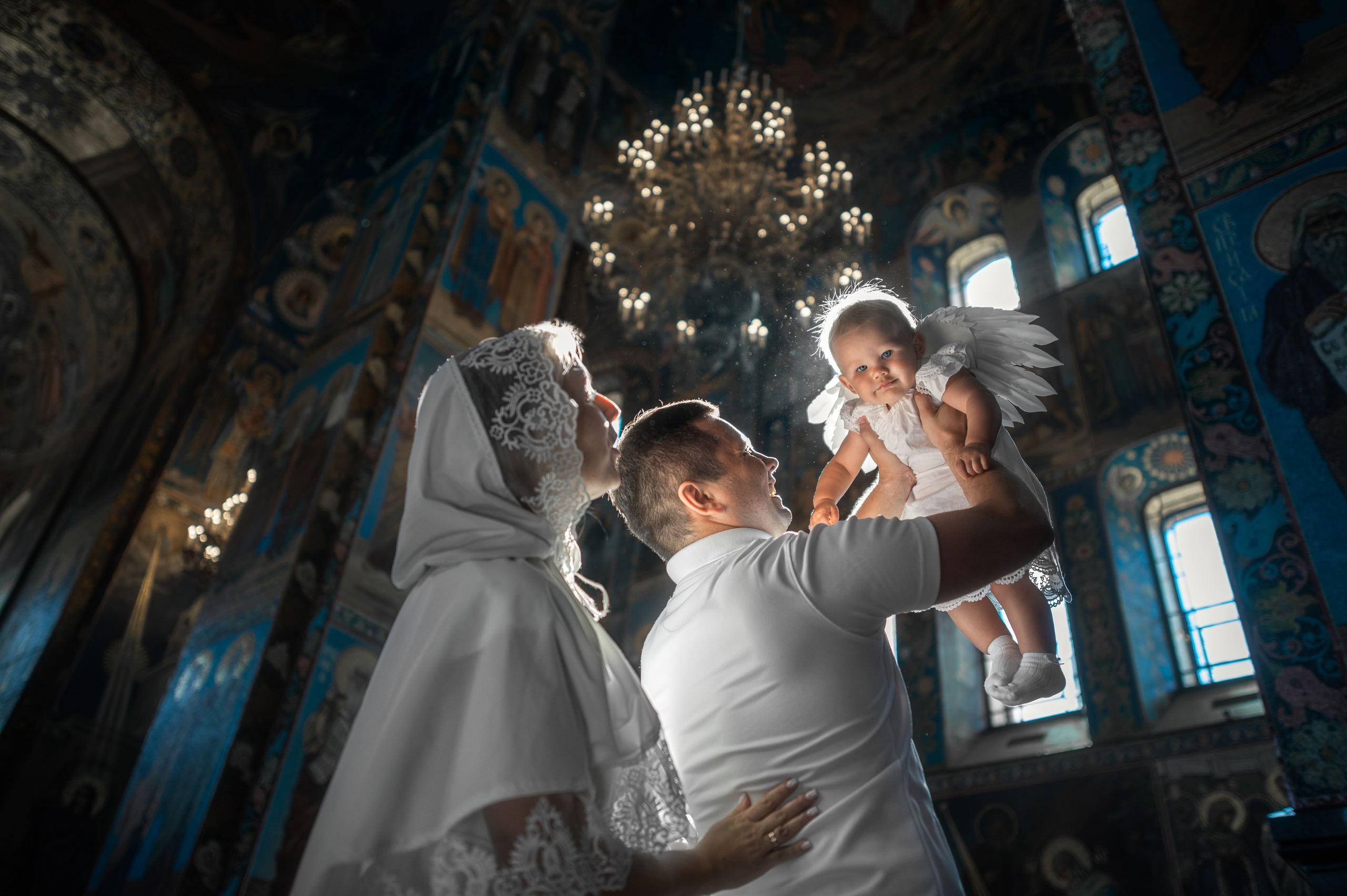 Таинство Крещения в Спасе на Крови. Фотограф на крещение и венчание, семейный фотограф в Санкт-Петербурге