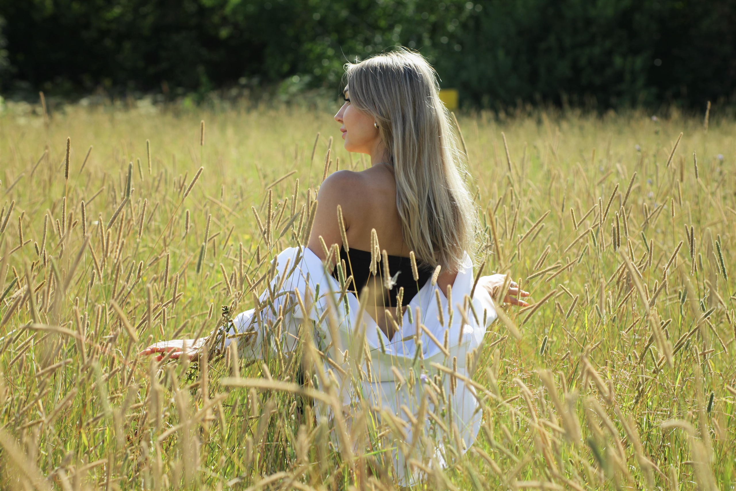 Настя и Вика. Поле с колосками. Репортажный, семейный, свадебный, портретный фотограф