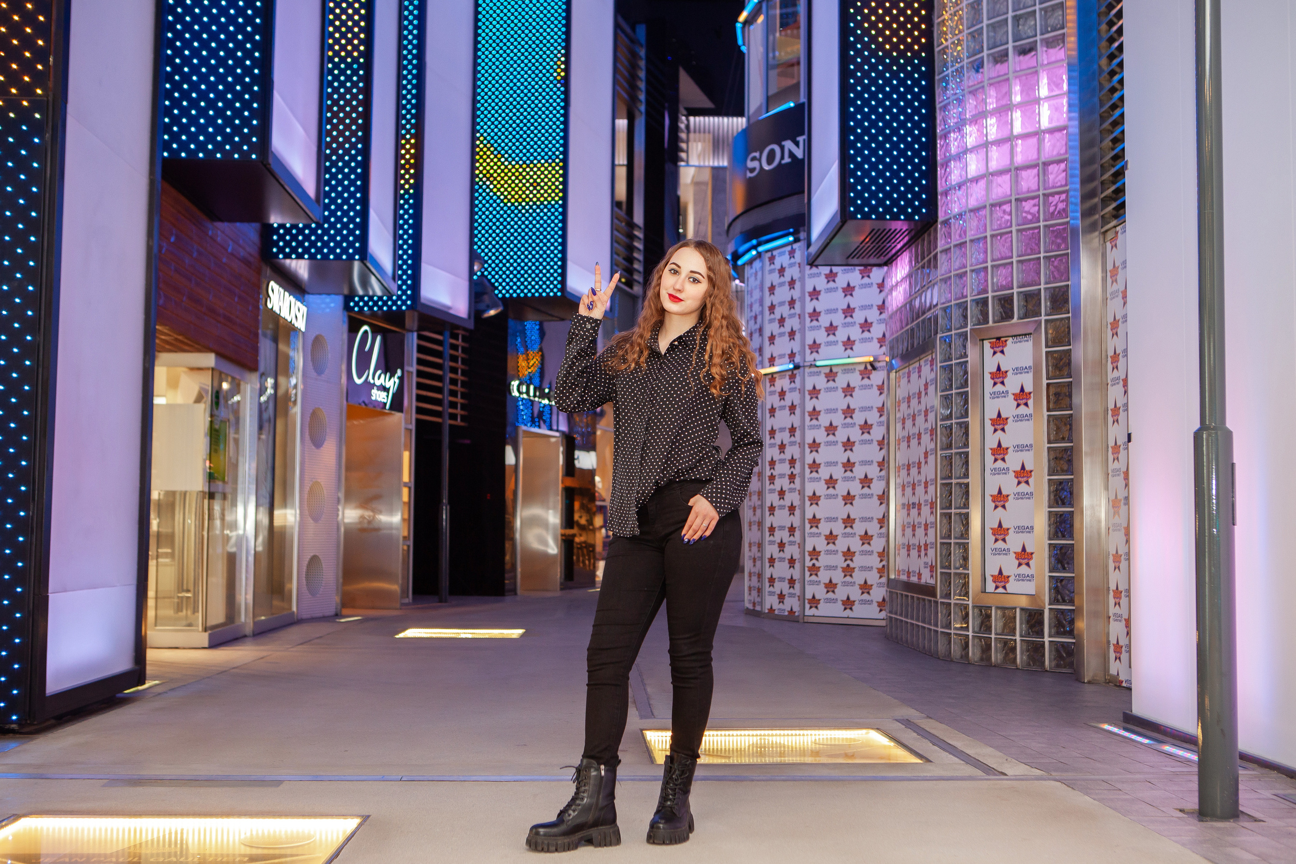 Наташа. Фотосессия в ТЦ Вегас. Репортажный, семейный, свадебный, портретный фотограф