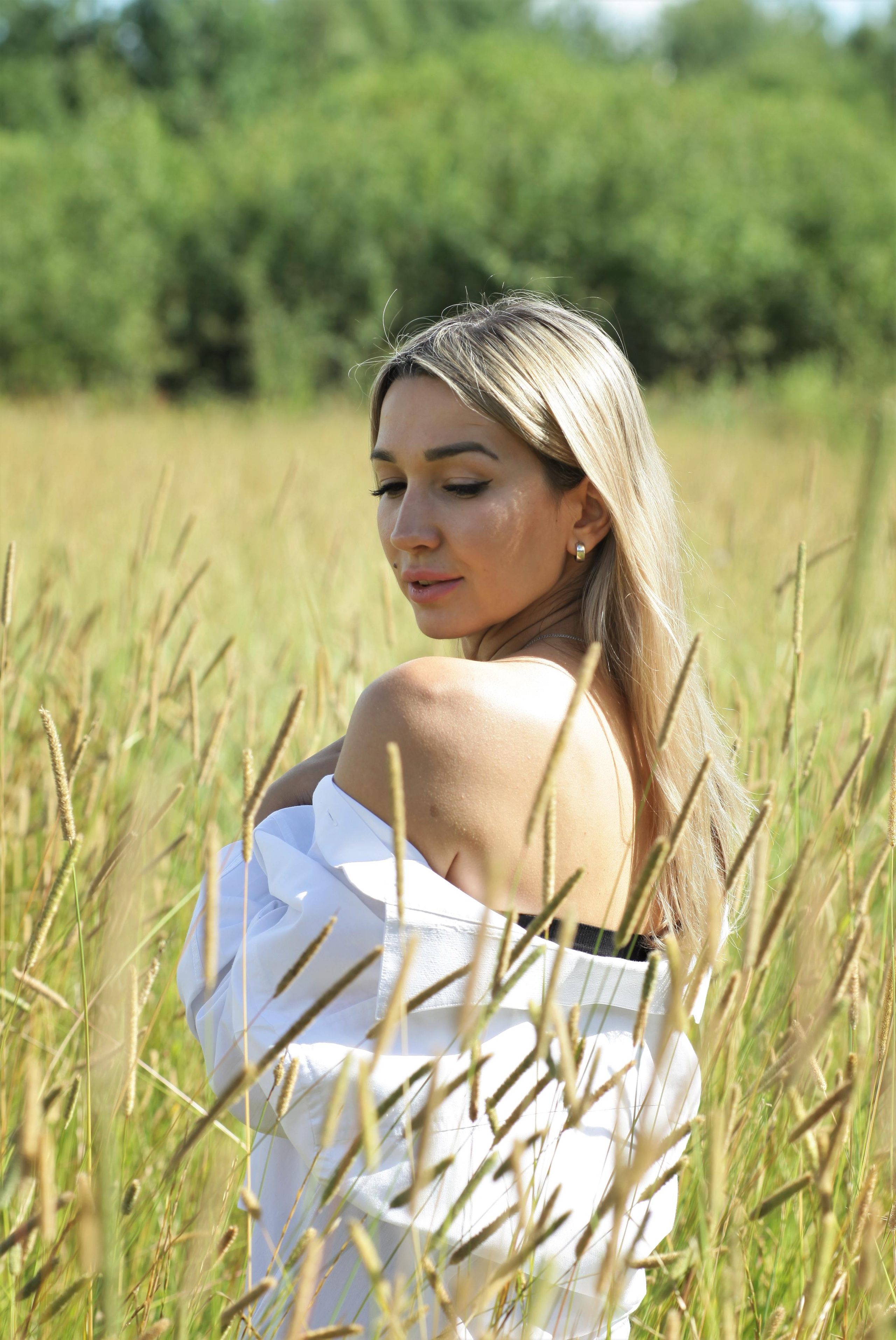 Настя и Вика. Поле с колосками. Репортажный, семейный, свадебный, портретный фотограф