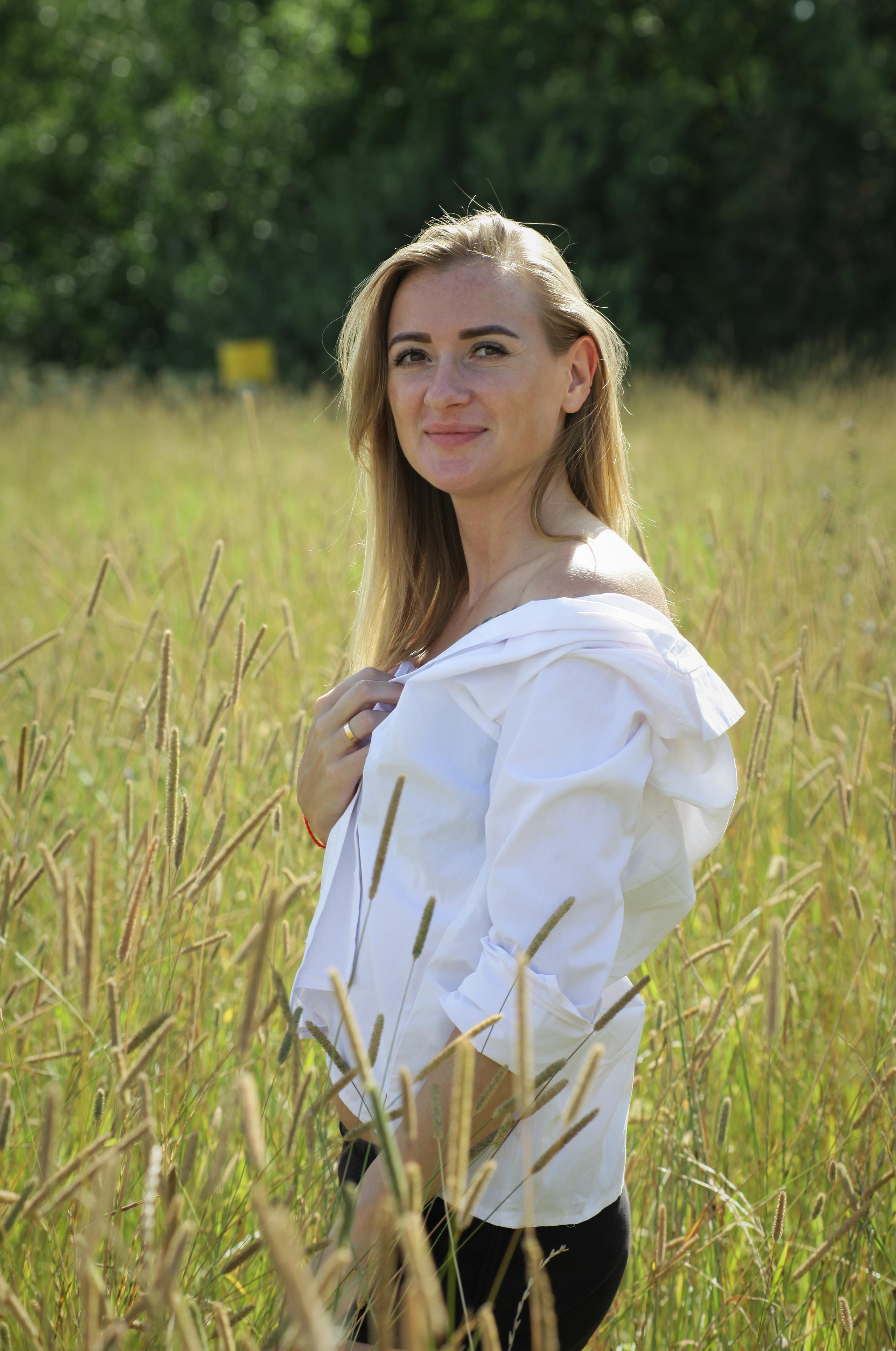 Настя и Вика. Поле с колосками. Репортажный, семейный, свадебный, портретный фотограф