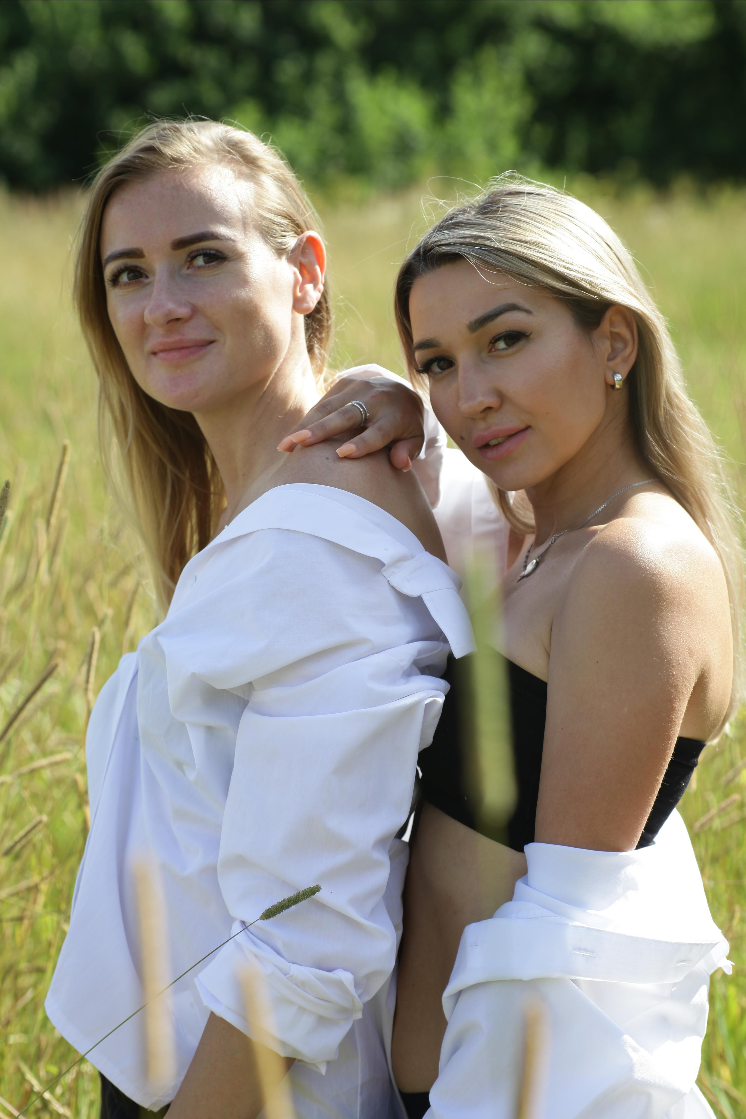 Настя и Вика. Поле с колосками. Репортажный, семейный, свадебный, портретный фотограф