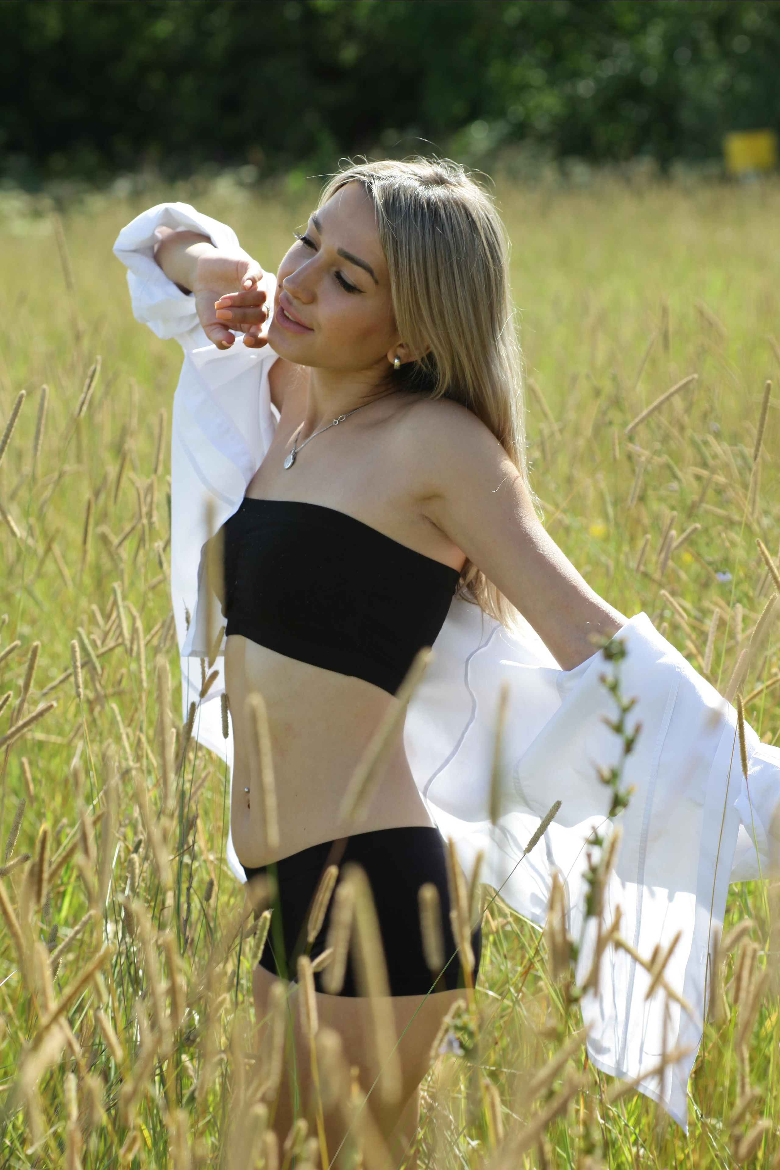 Настя и Вика. Поле с колосками. Репортажный, семейный, свадебный, портретный фотограф