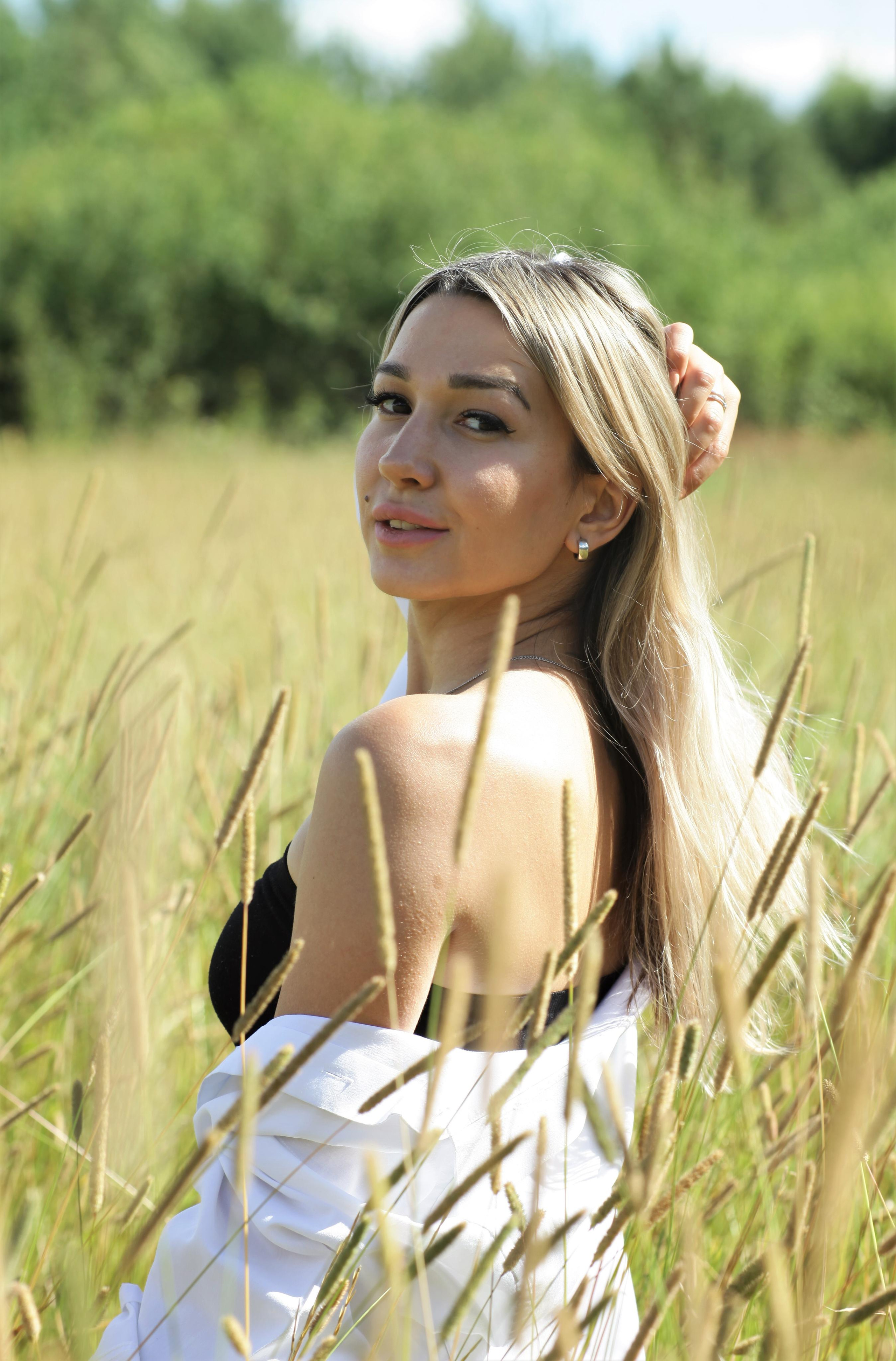 Настя и Вика. Поле с колосками. Репортажный, семейный, свадебный, портретный фотограф