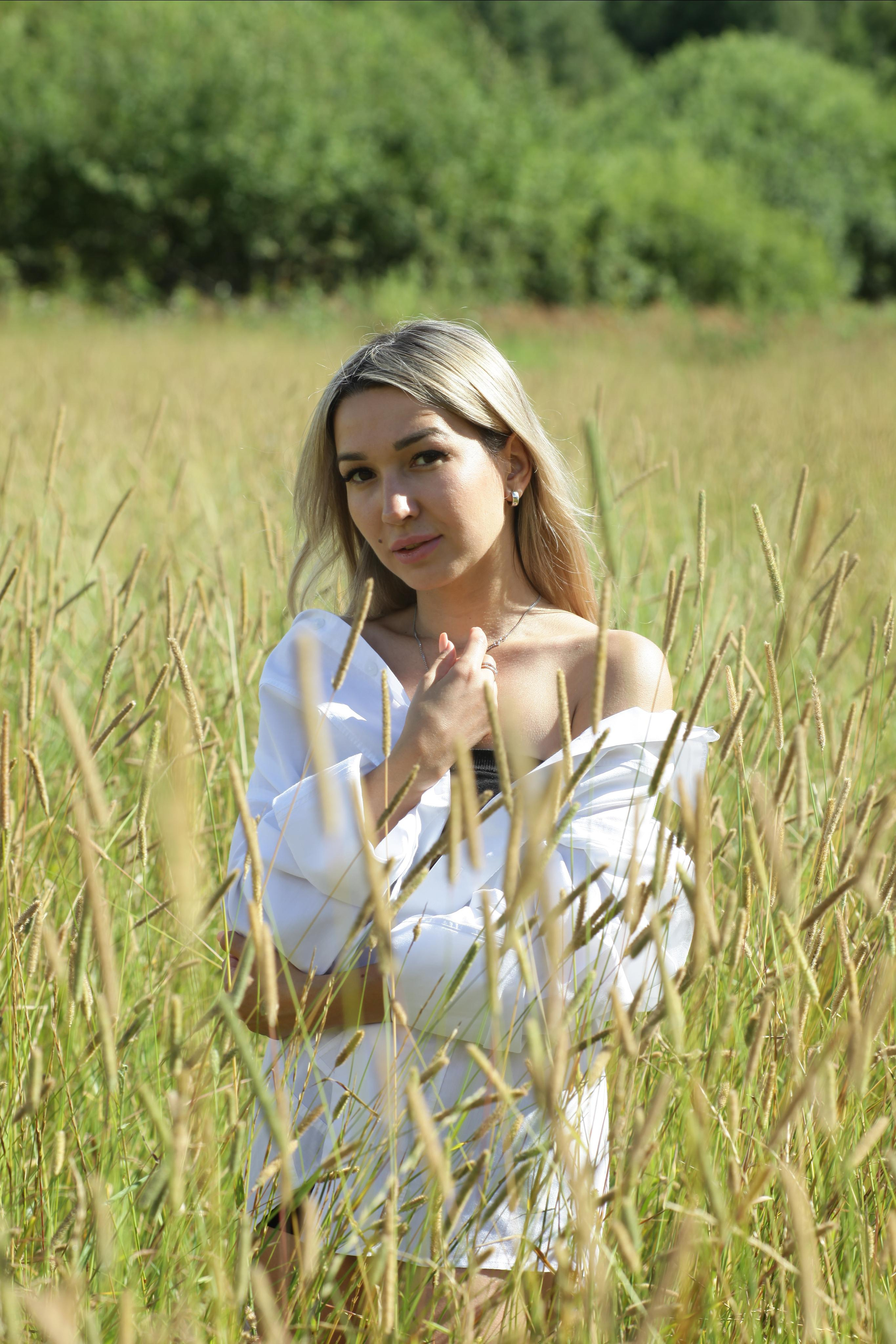 Настя и Вика. Поле с колосками. Репортажный, семейный, свадебный, портретный фотограф