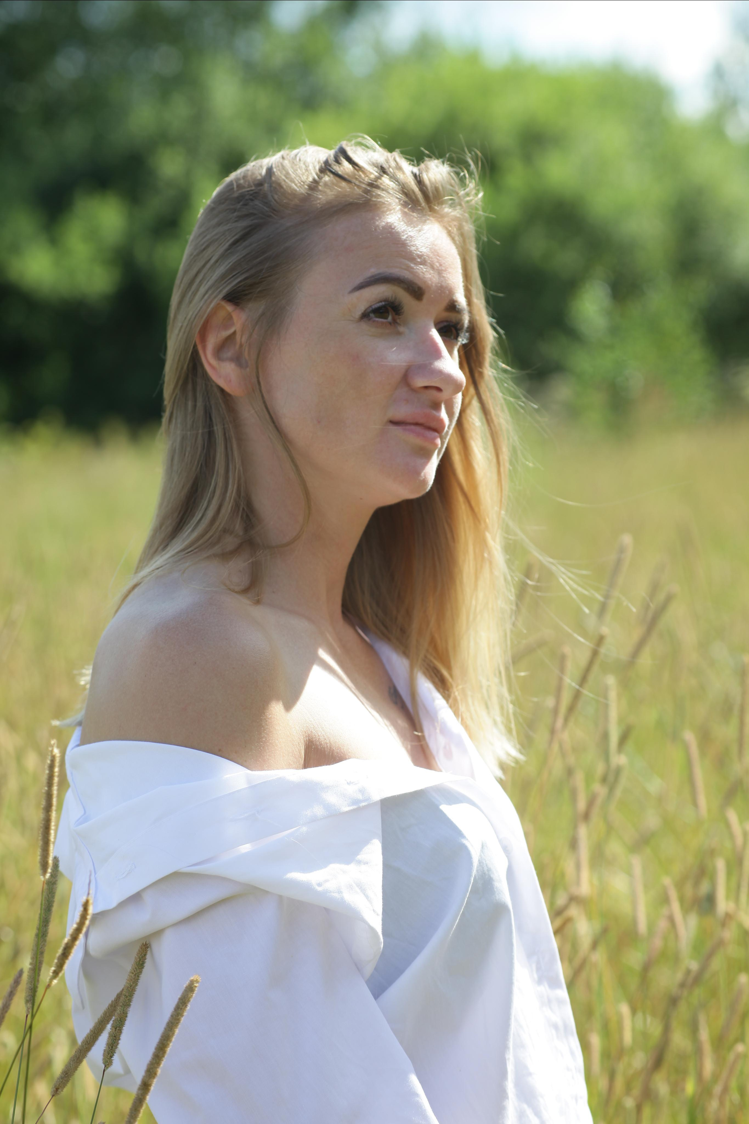 Настя и Вика. Поле с колосками. Репортажный, семейный, свадебный, портретный фотограф