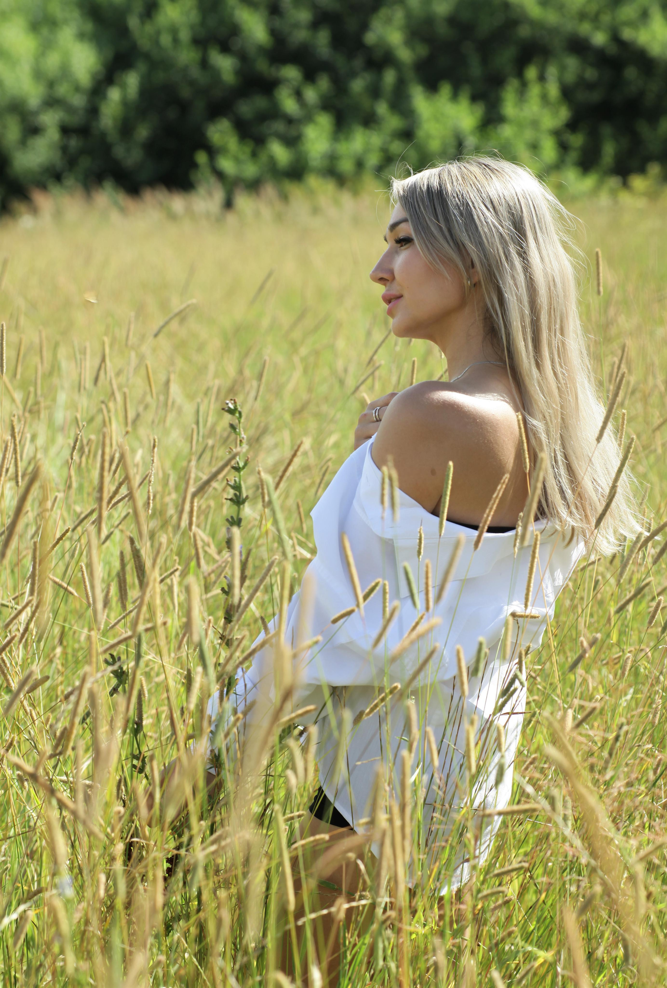 Настя и Вика. Поле с колосками. Репортажный, семейный, свадебный, портретный фотограф