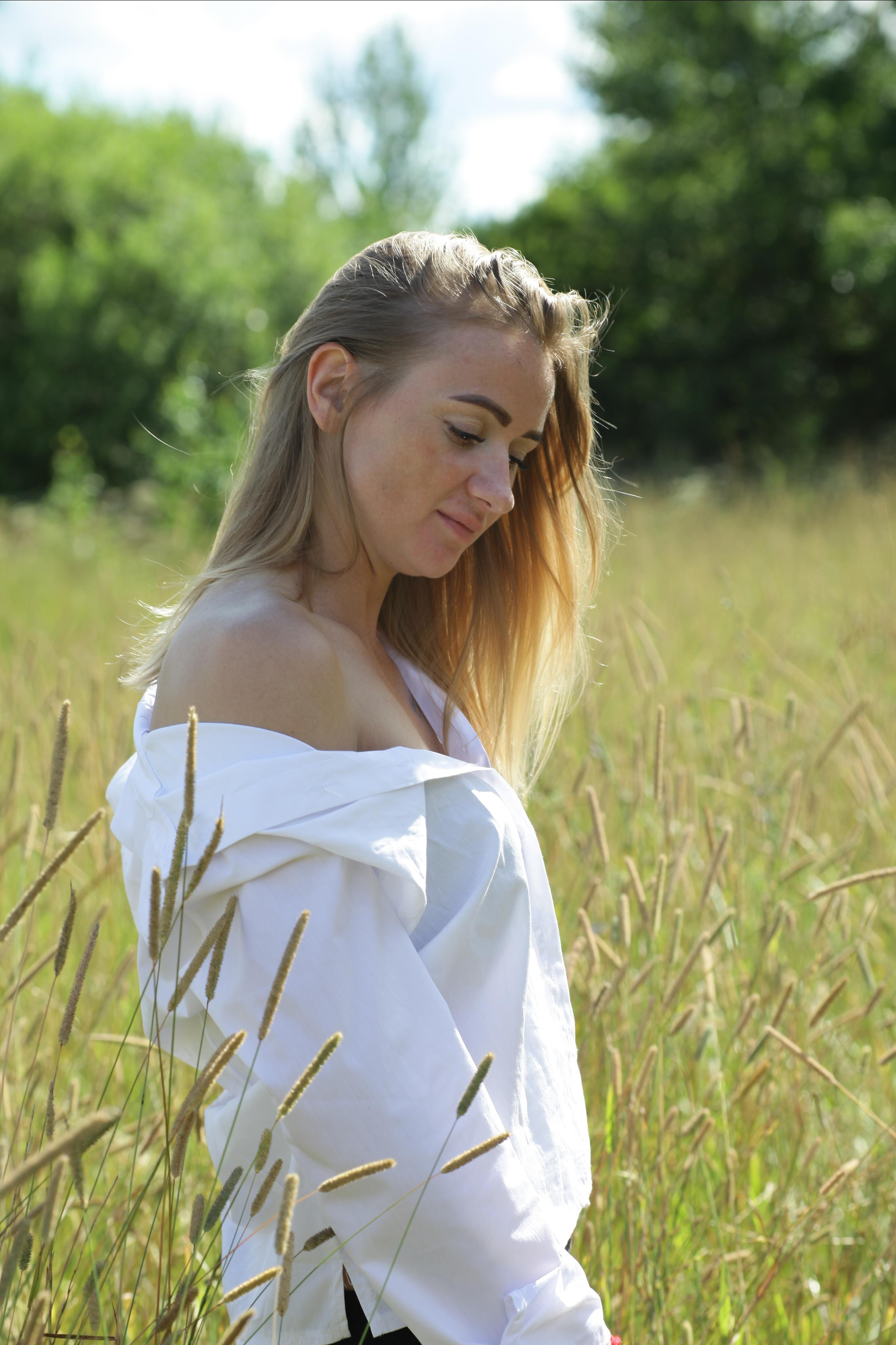 Настя и Вика. Поле с колосками. Репортажный, семейный, свадебный, портретный фотограф