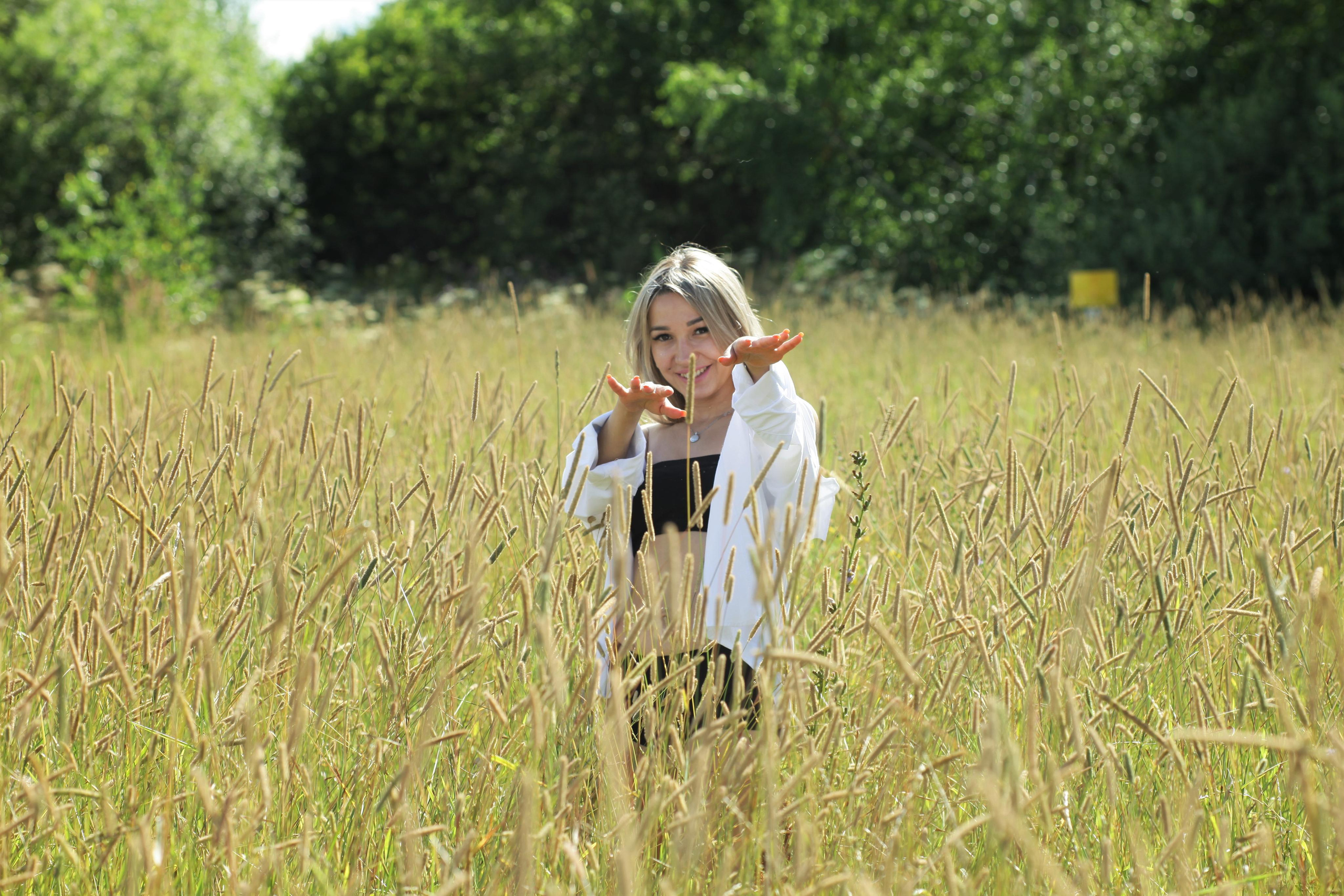 Настя и Вика. Поле с колосками. Репортажный, семейный, свадебный, портретный фотограф