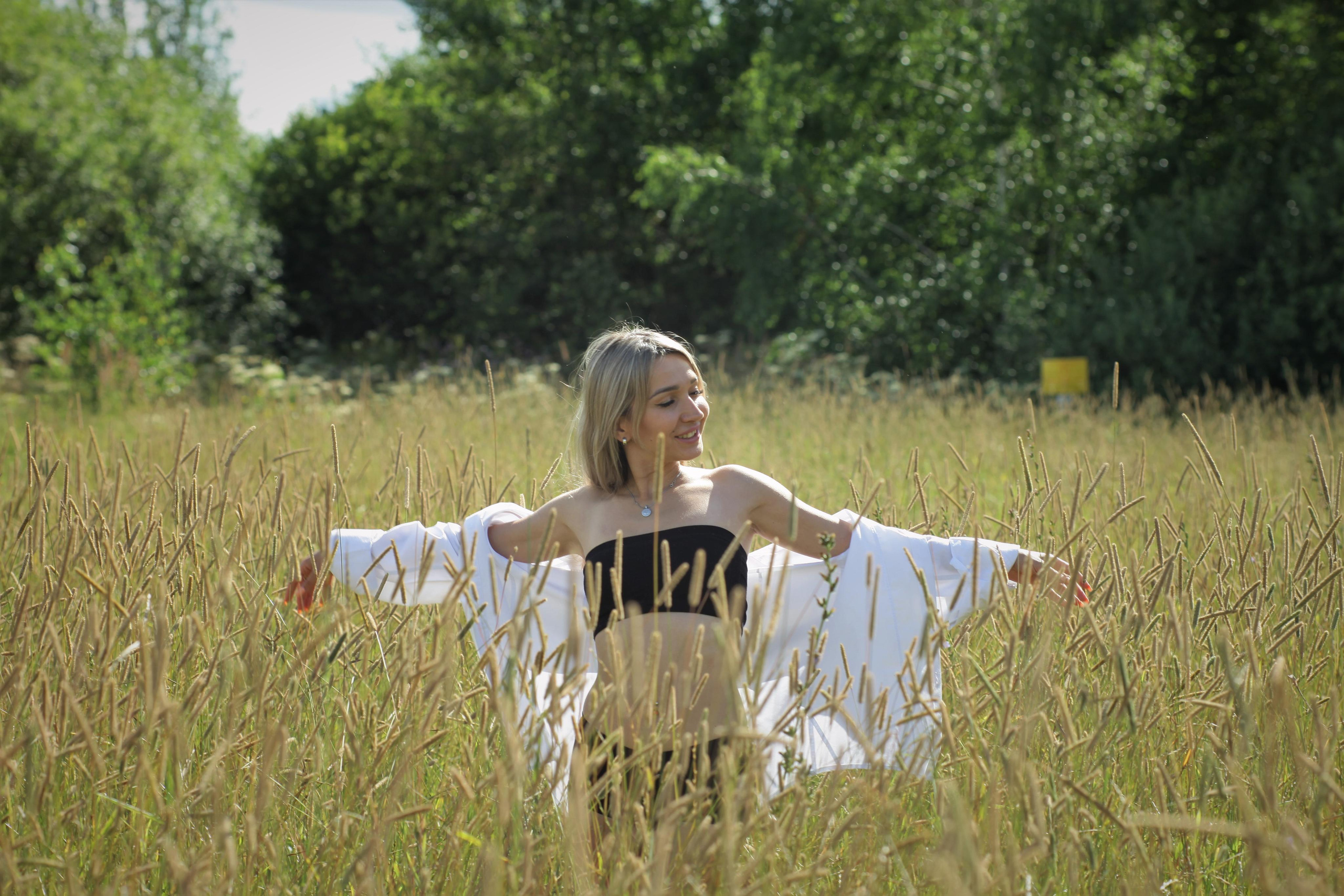 Настя и Вика. Поле с колосками. Репортажный, семейный, свадебный, портретный фотограф