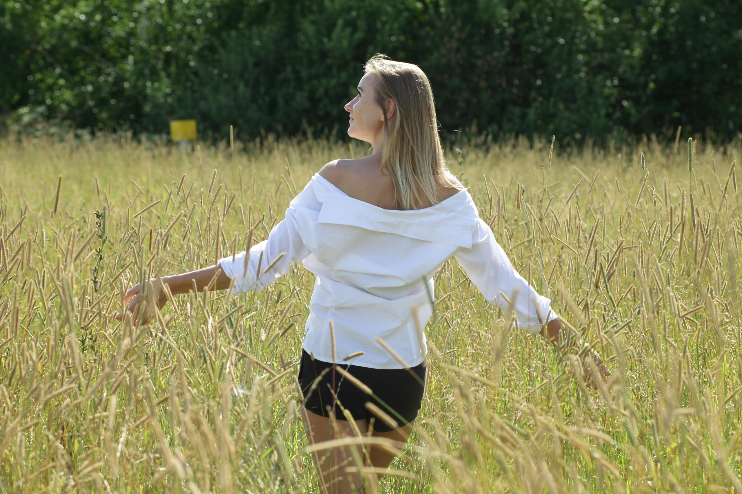 Настя и Вика. Поле с колосками. Репортажный, семейный, свадебный, портретный фотограф