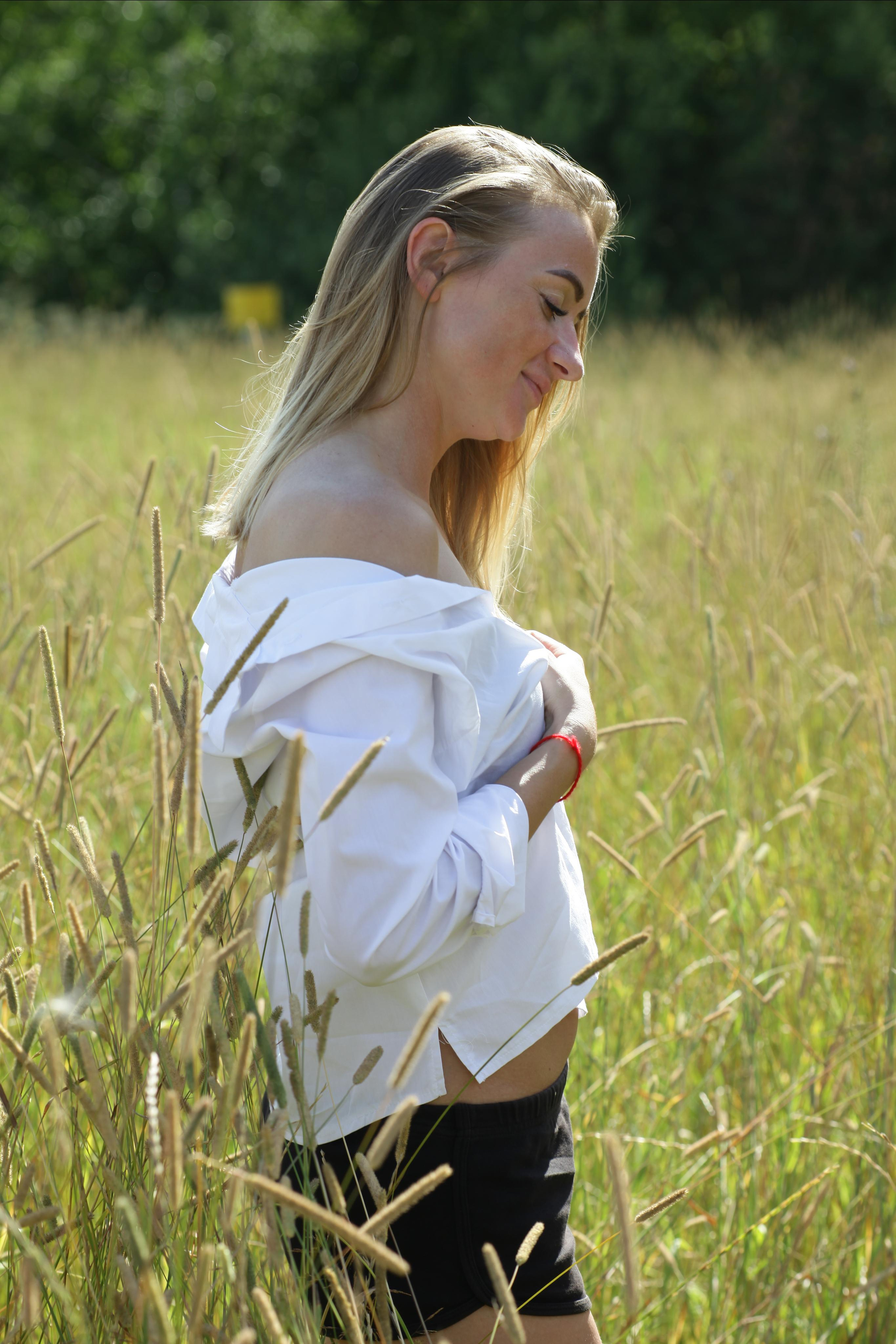 Настя и Вика. Поле с колосками. Репортажный, семейный, свадебный, портретный фотограф