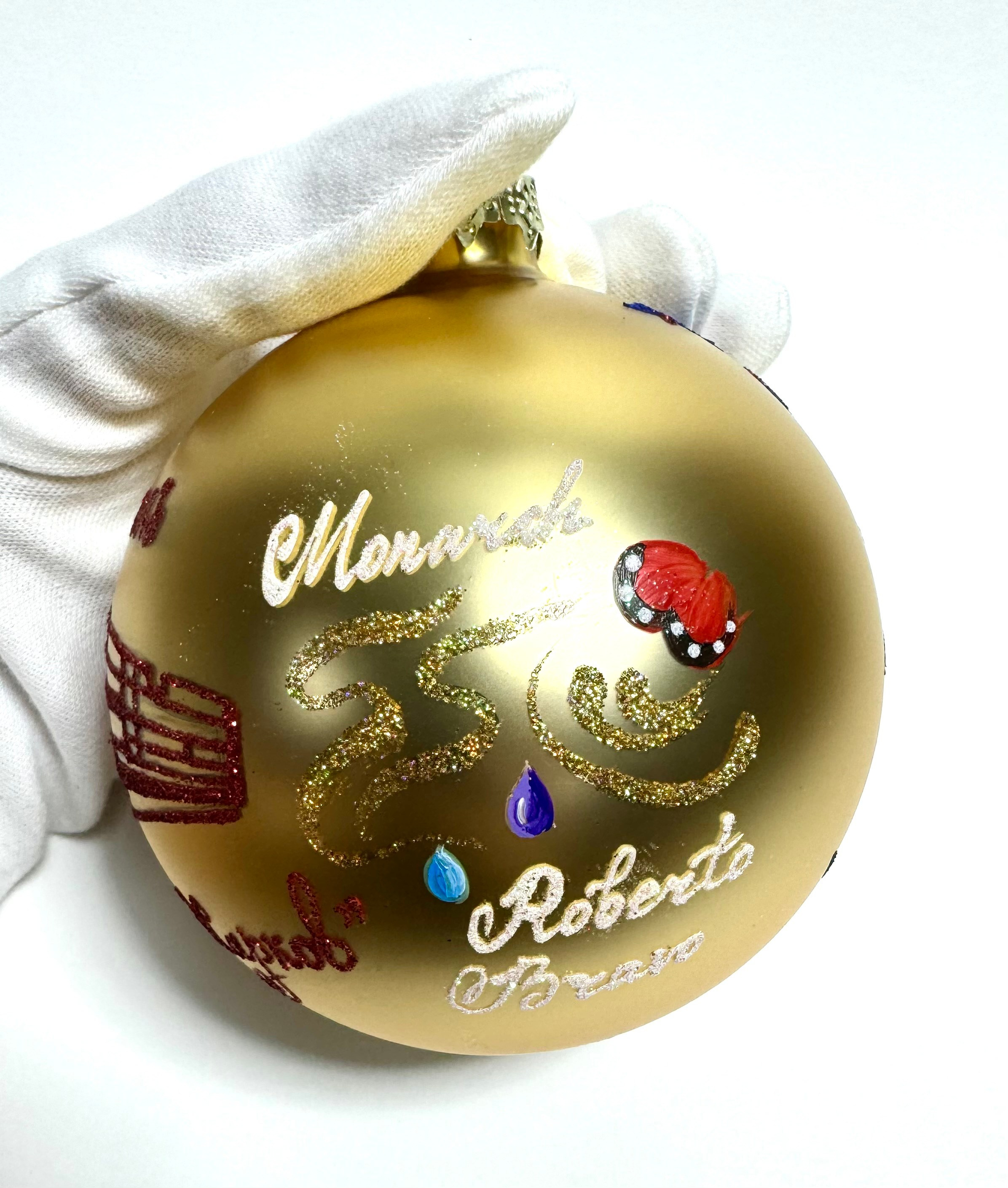 ArtSHARm- наше портфолио по ёлочным шарам с ручной росписью. Художественная ручная роспись елочных шаров, корпоративные подарки и восковые аромасвечи