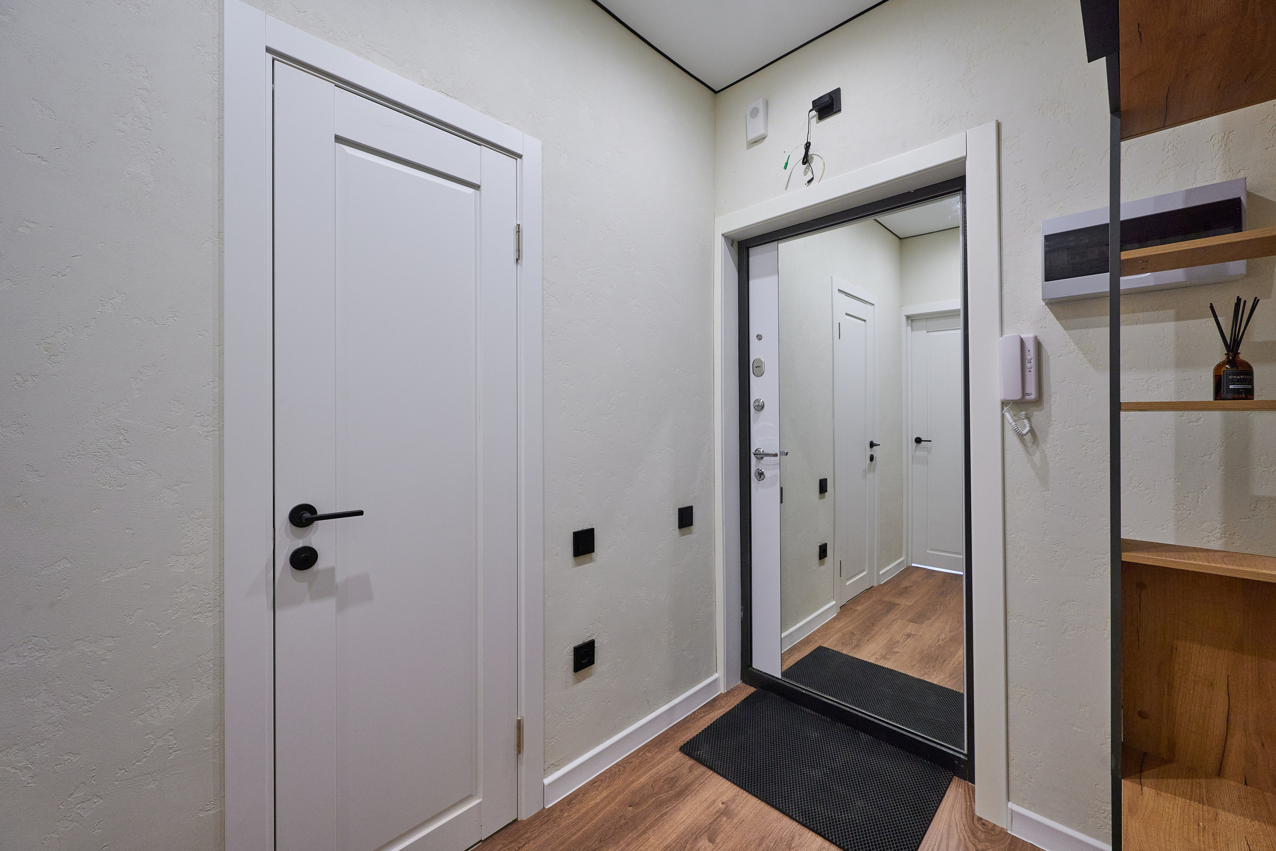 входная дверь белая входная дверь 