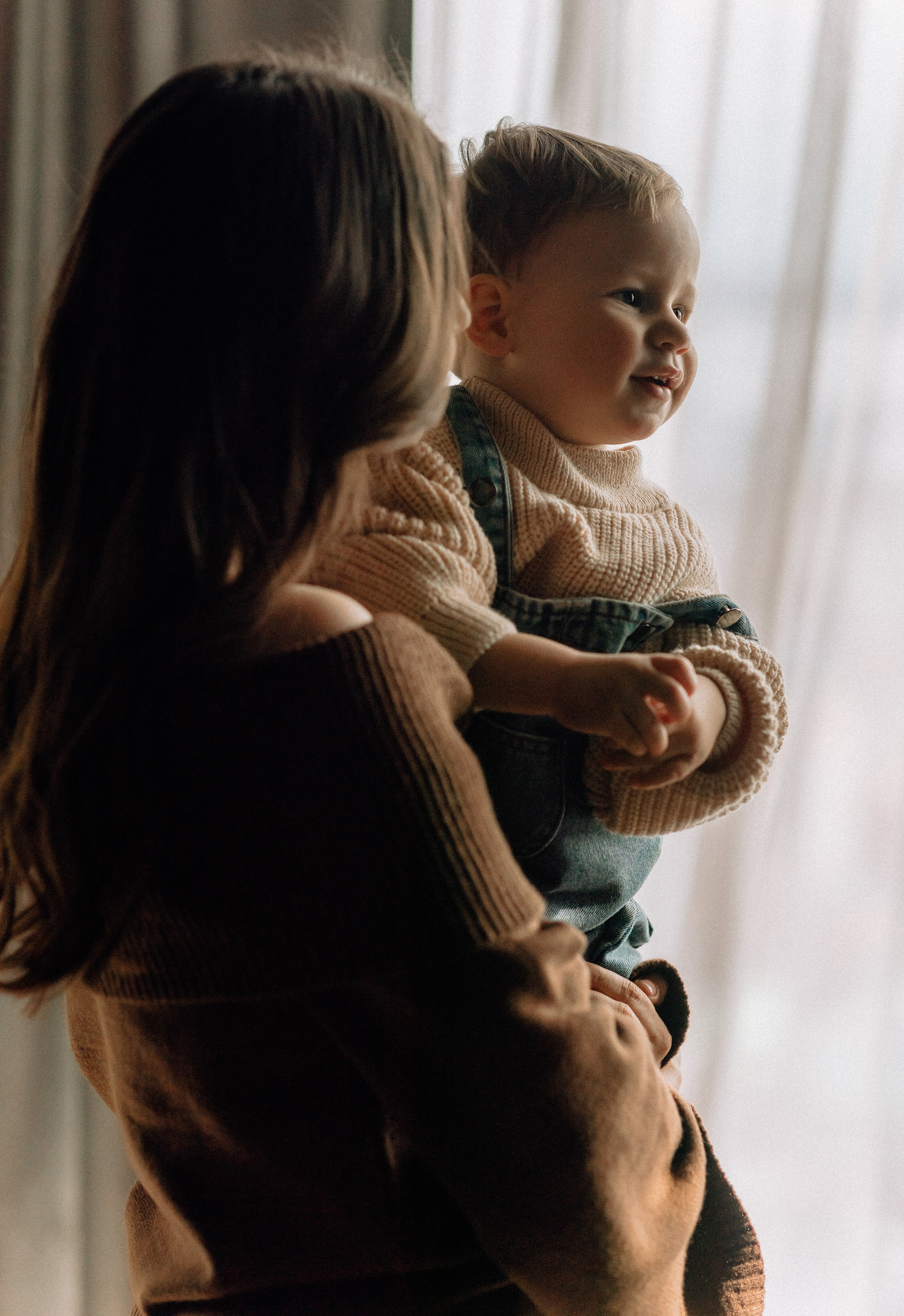 Звонко смеялись