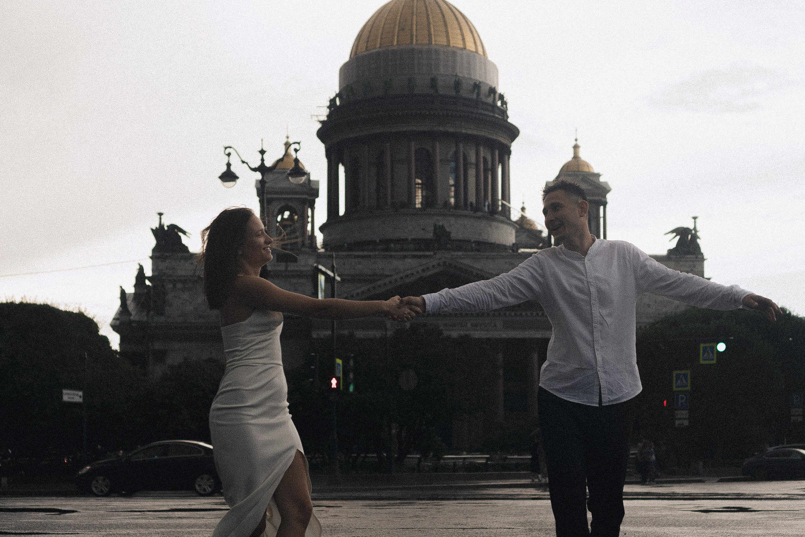 СВАДЕБНАЯ ФОТОСЕСИСИЯ В МЕТРО И ВОЗЛЕ ИСАКИЕВСКОГО СОБОРА В ДОЖДЬ. Профессиональный фотограф, Санкт-Петербург — Виктория Богомолова