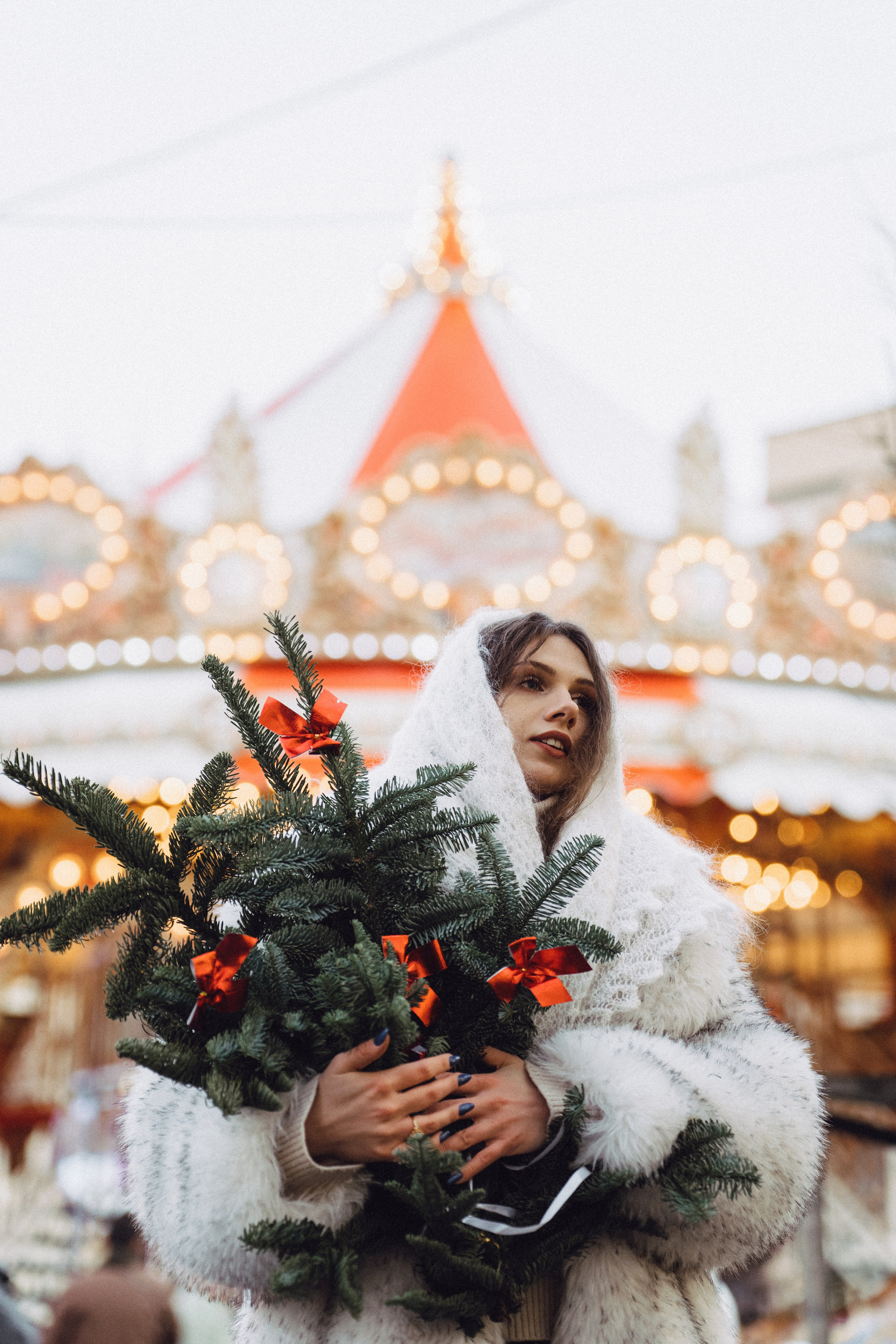 ПРОГУЛКА НА МАНЕЖНОЙ ПЛОЩАДИ ДЛЯ ДЕВУШКИ ПЕРЕД НОВЫМ ГОДОМ (НОВОГОДНЯЯ ФОТОСЕССИИЯ НА МАНЕЖНОЙ ПЛОЩАДИ). Профессиональный фотограф, Санкт-Петербург — Виктория Богомолова